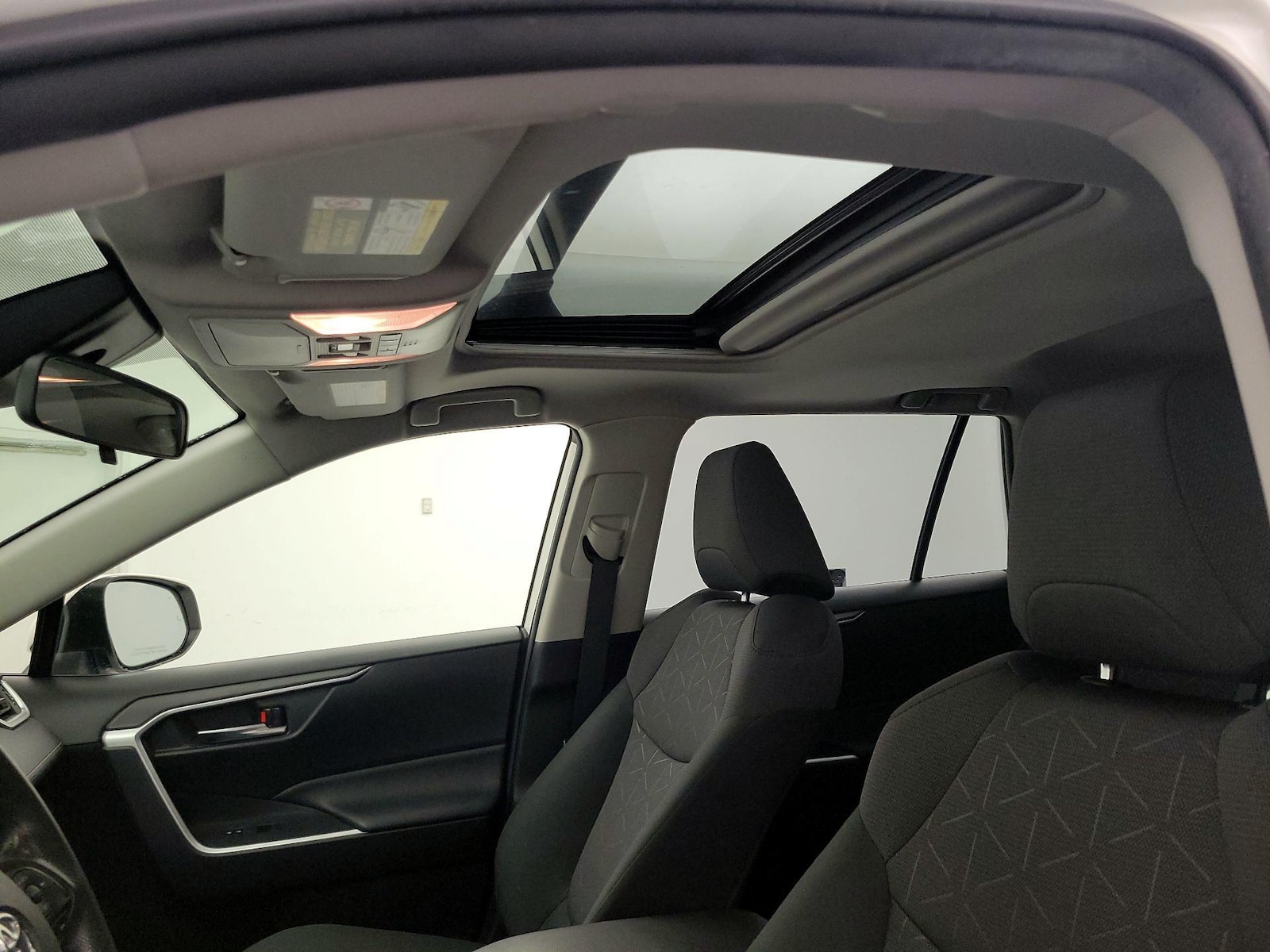 Sunroof(s) & Overhead Airbags