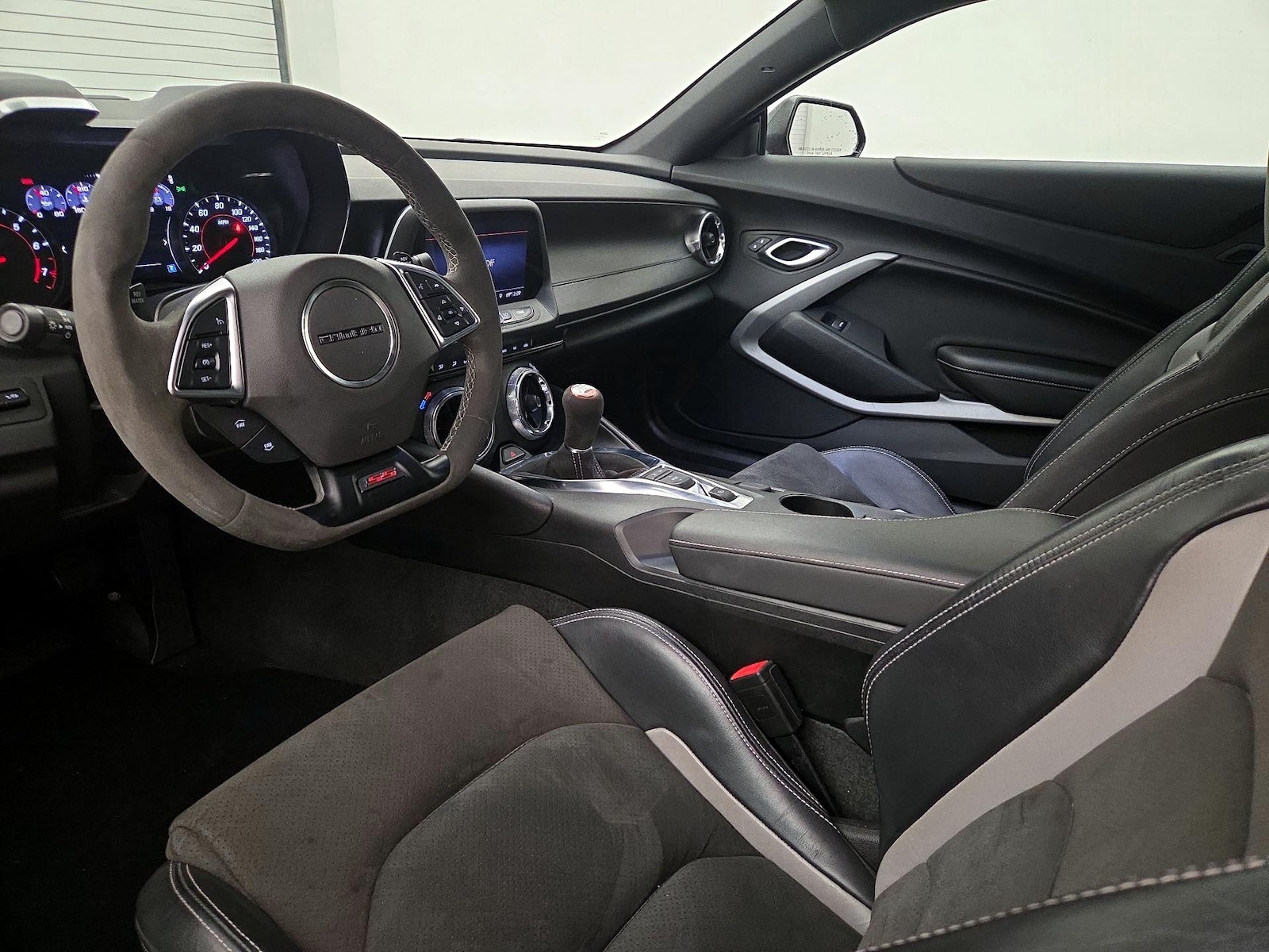 Power Seat(s) & Side Airbags
