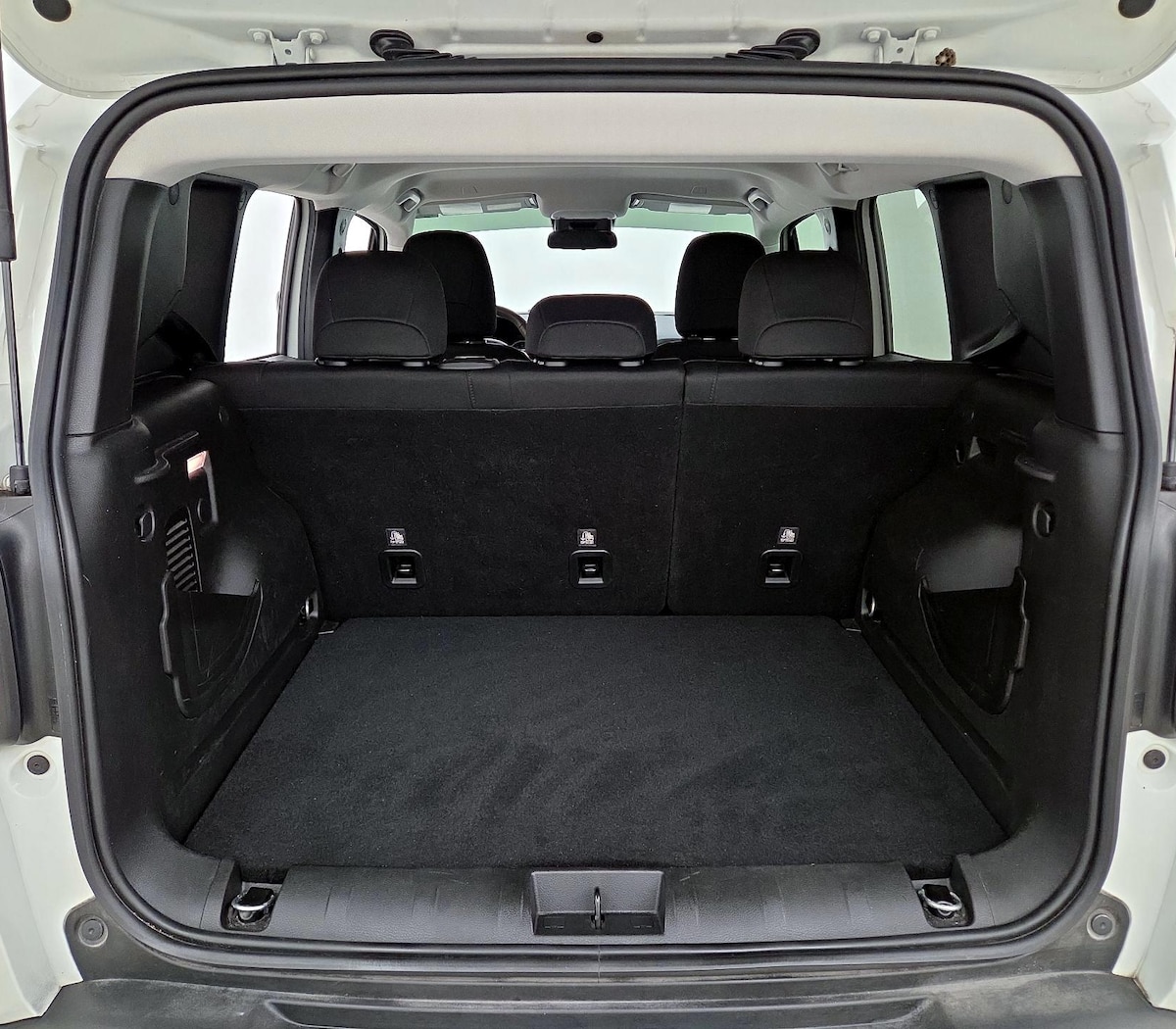 Trunk/Cargo (Seats Up)