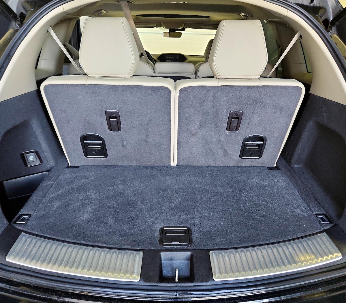 Trunk/Cargo (Seats Up)