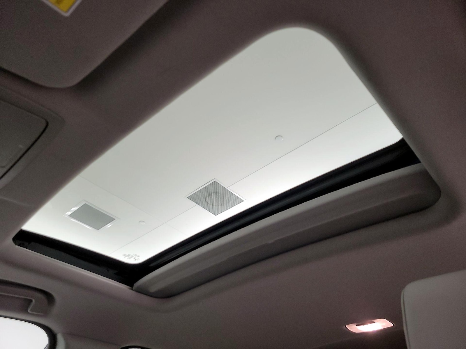 Sunroof(s) & Overhead Airbags