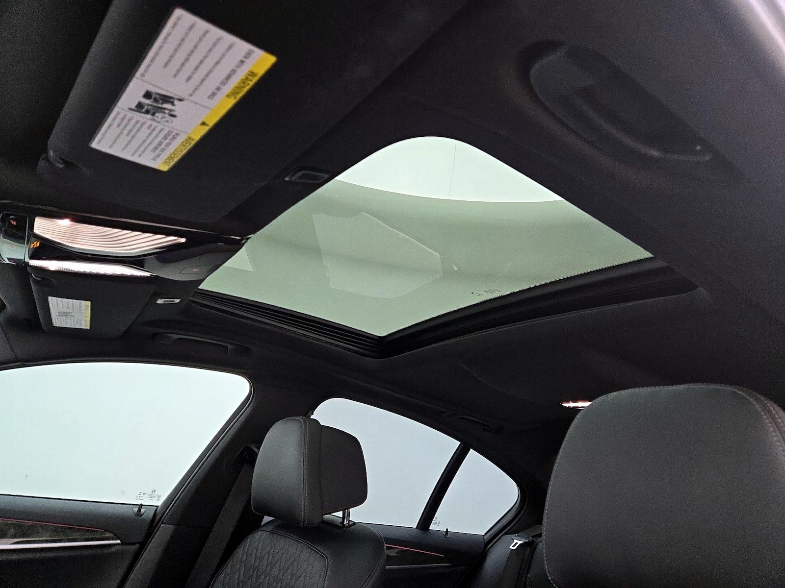 Sunroof(s) & Overhead Airbags