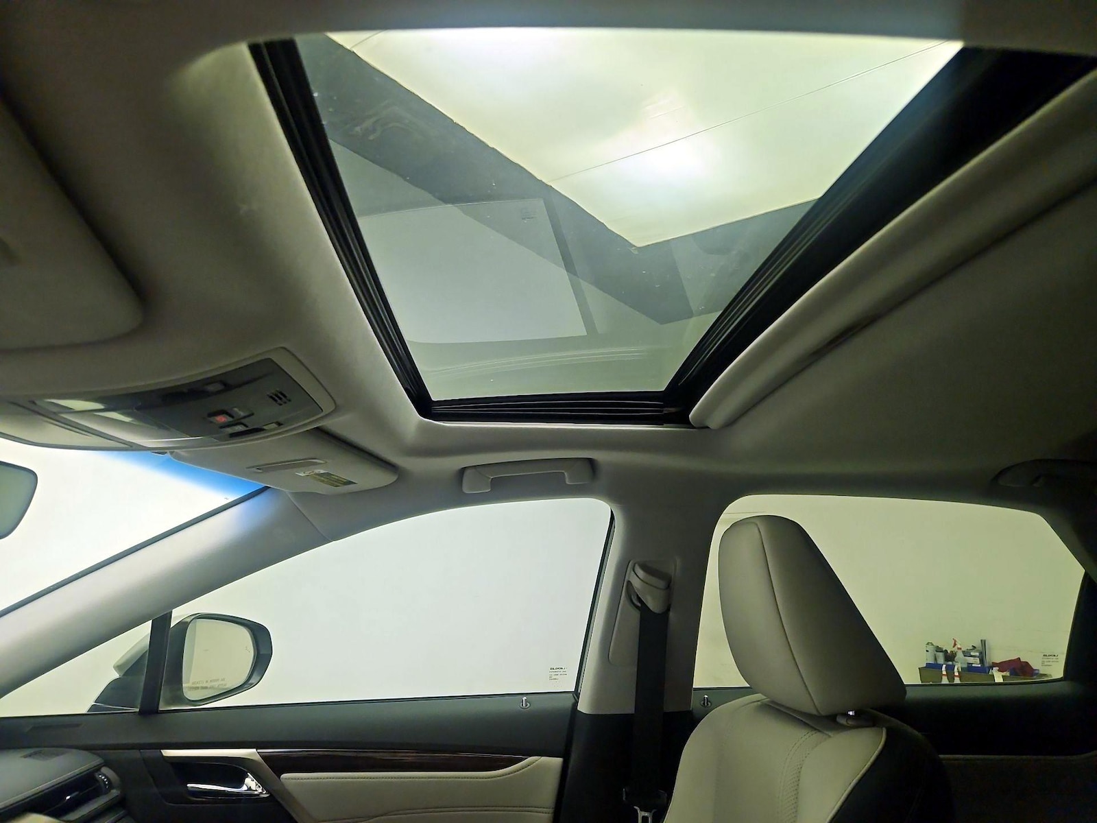 Sunroof(s) & Overhead Airbags