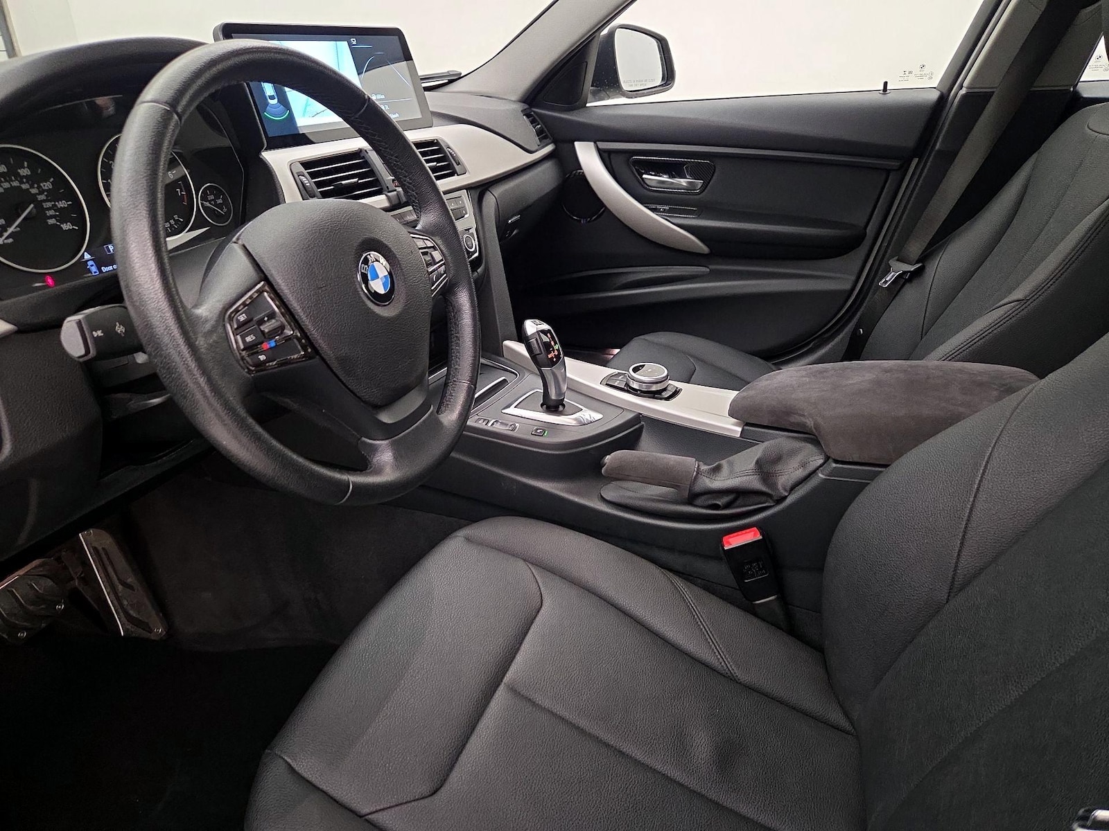 Side Airbags & Leatherette Seats