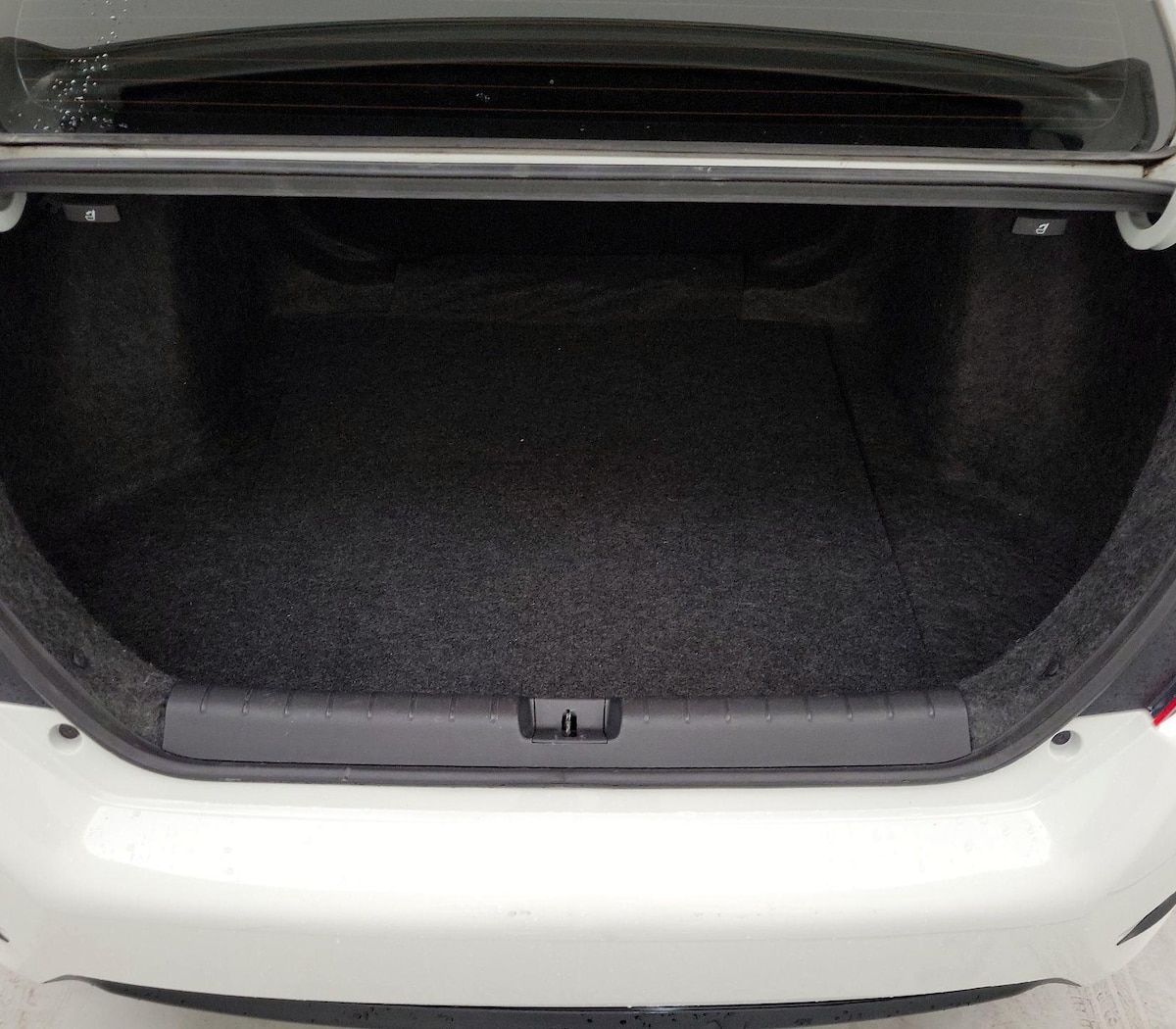 Trunk/Cargo (Seats Up)