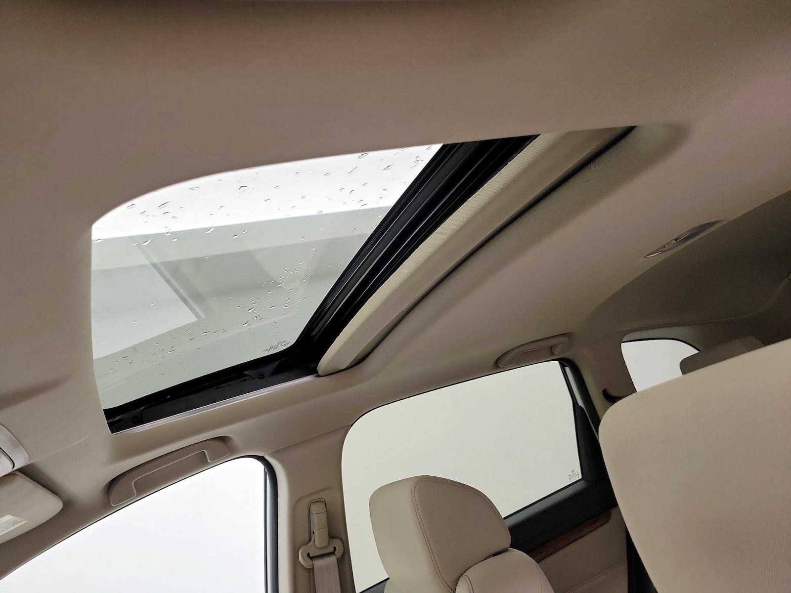 Sunroof(s) & Overhead Airbags