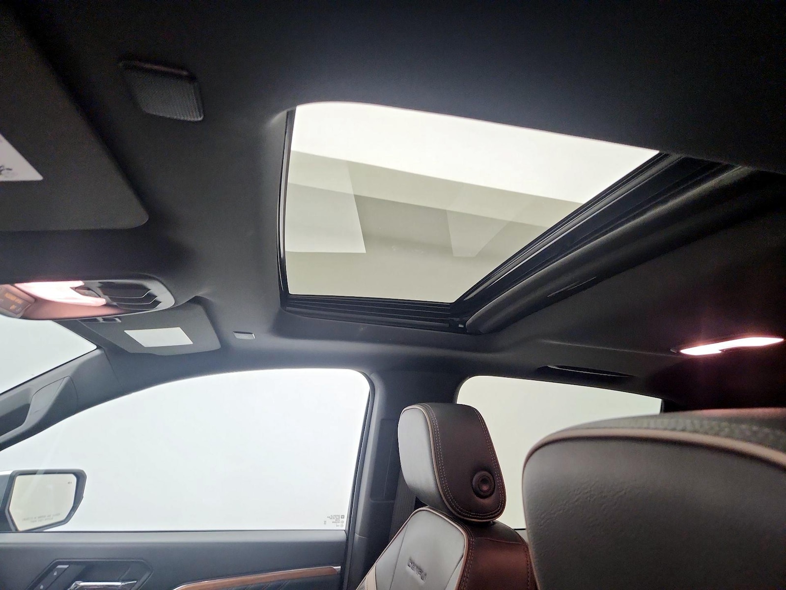 Sunroof(s) & Overhead Airbags
