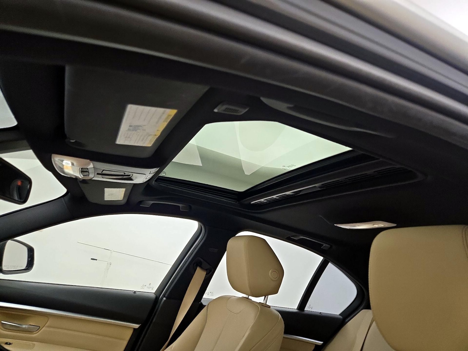 Sunroof(s) & Overhead Airbags