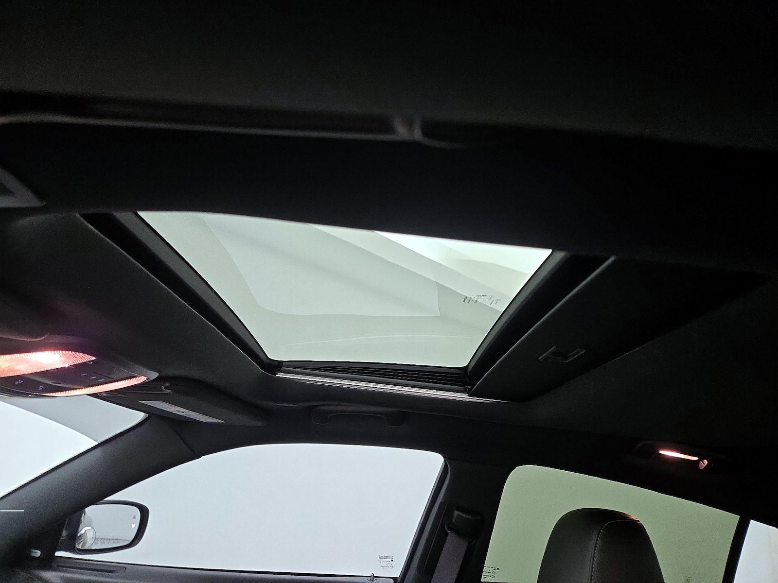 Sunroof(s) & Overhead Airbags