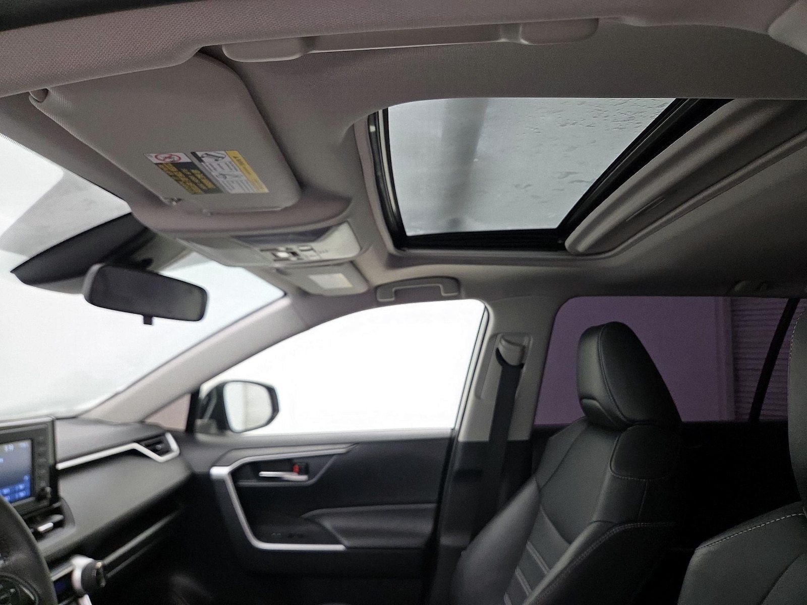 Sunroof(s) & Overhead Airbags