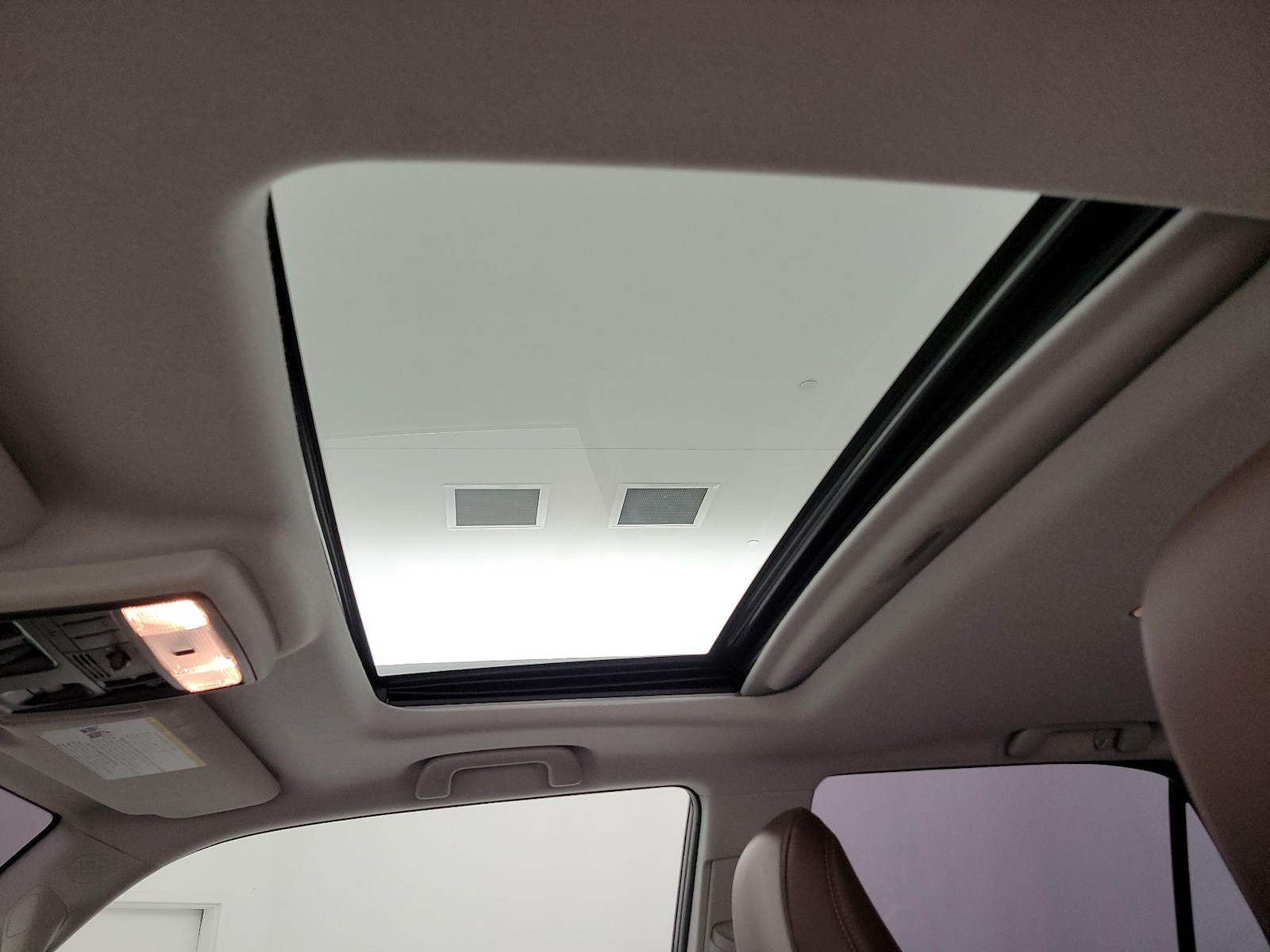 Sunroof(s) & Overhead Airbags