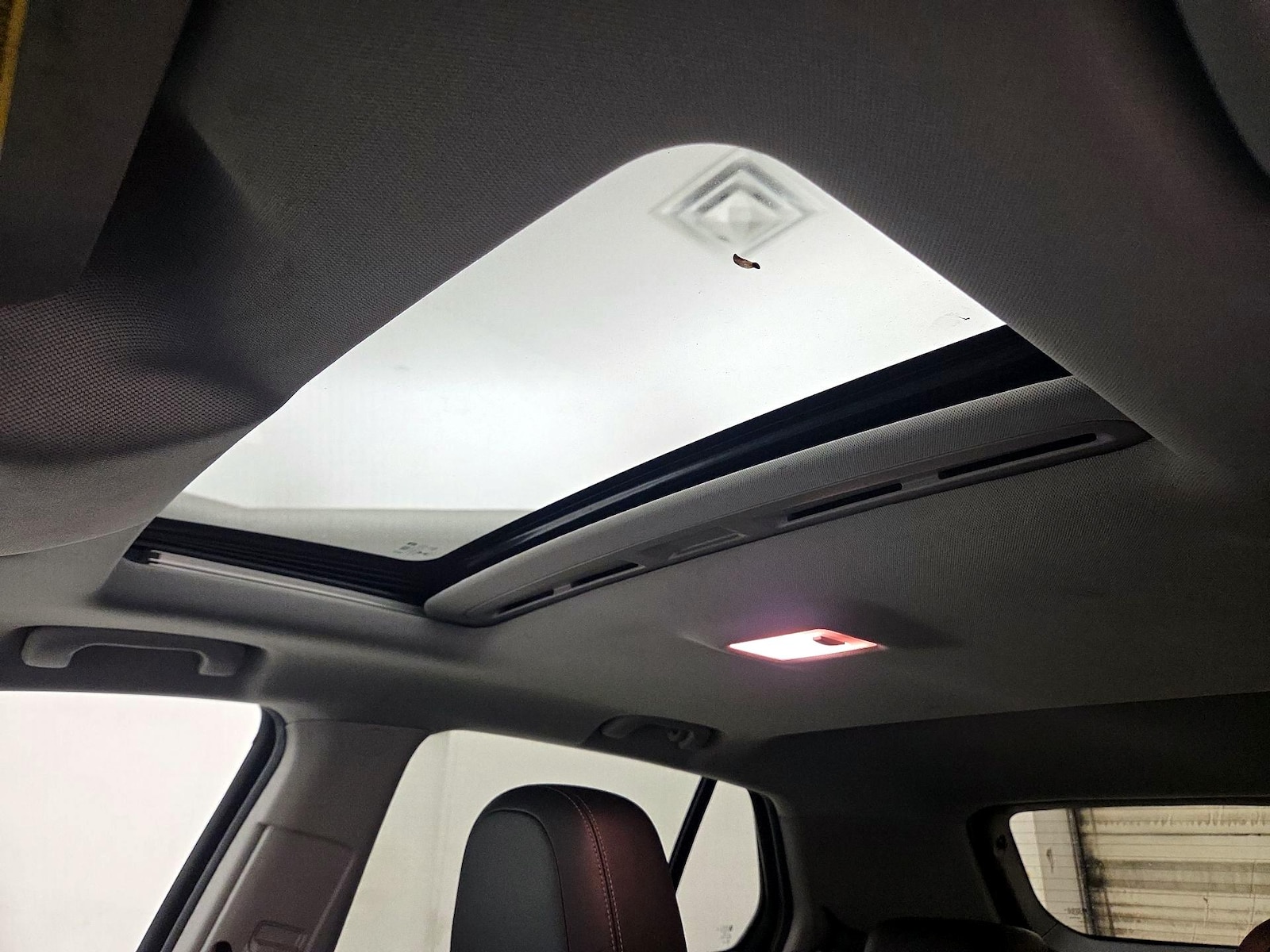 Sunroof(s) & Overhead Airbags