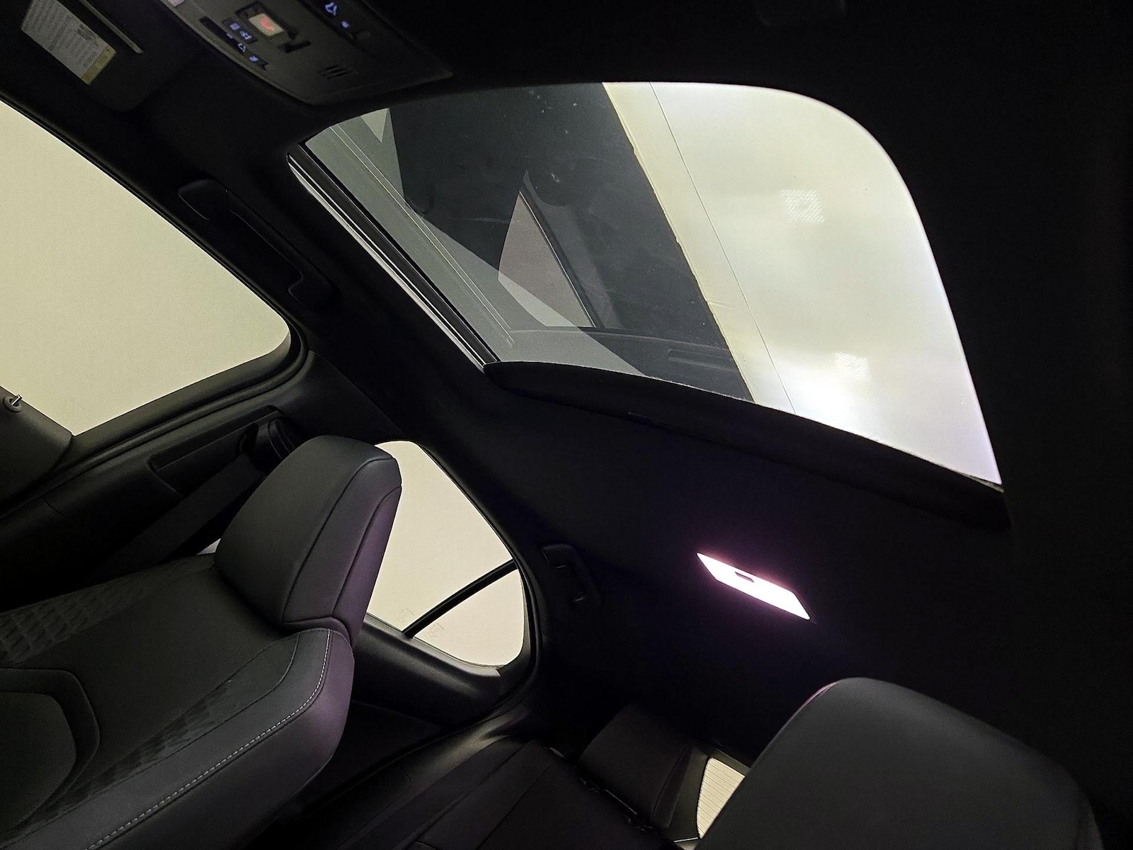 Sunroof(s) & Overhead Airbags