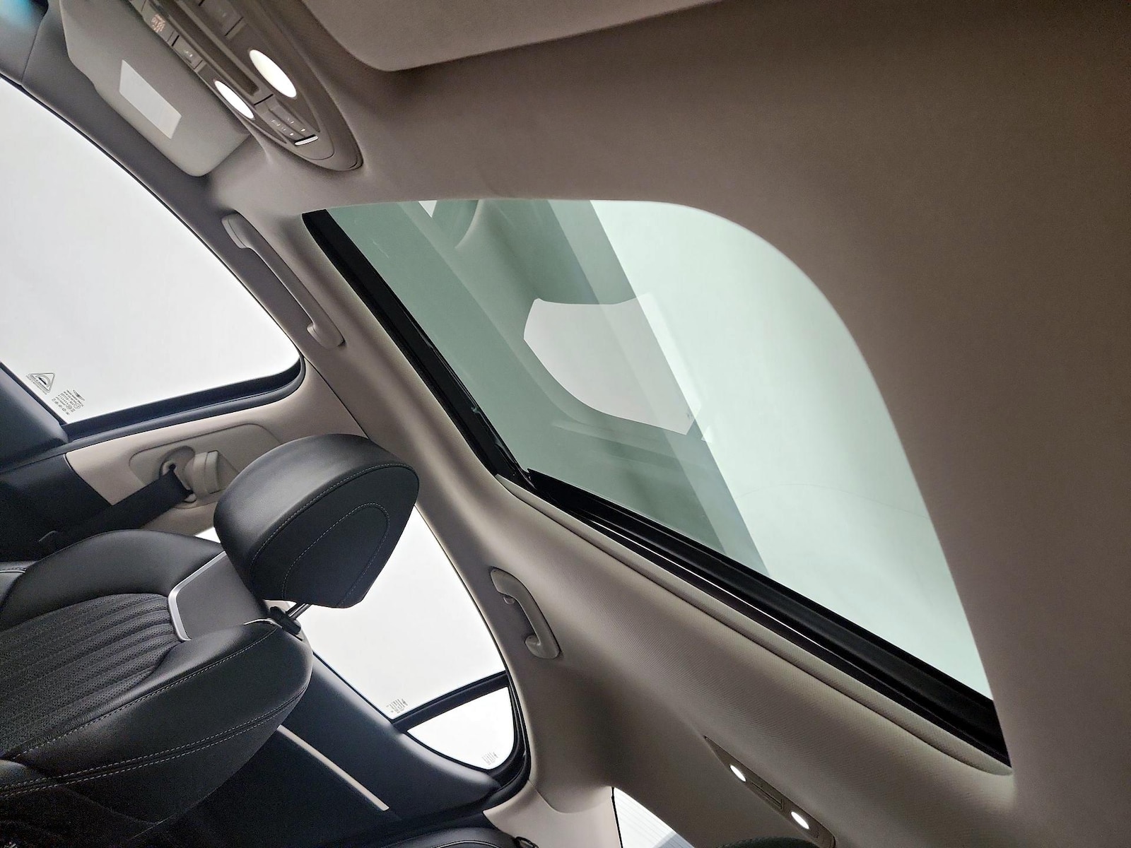 Sunroof(s) & Overhead Airbags