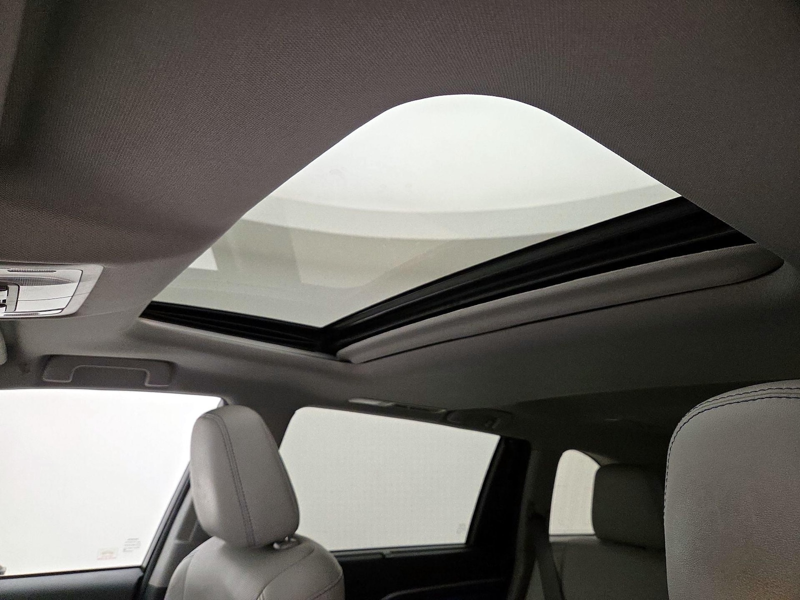 Sunroof(s) & Overhead Airbags
