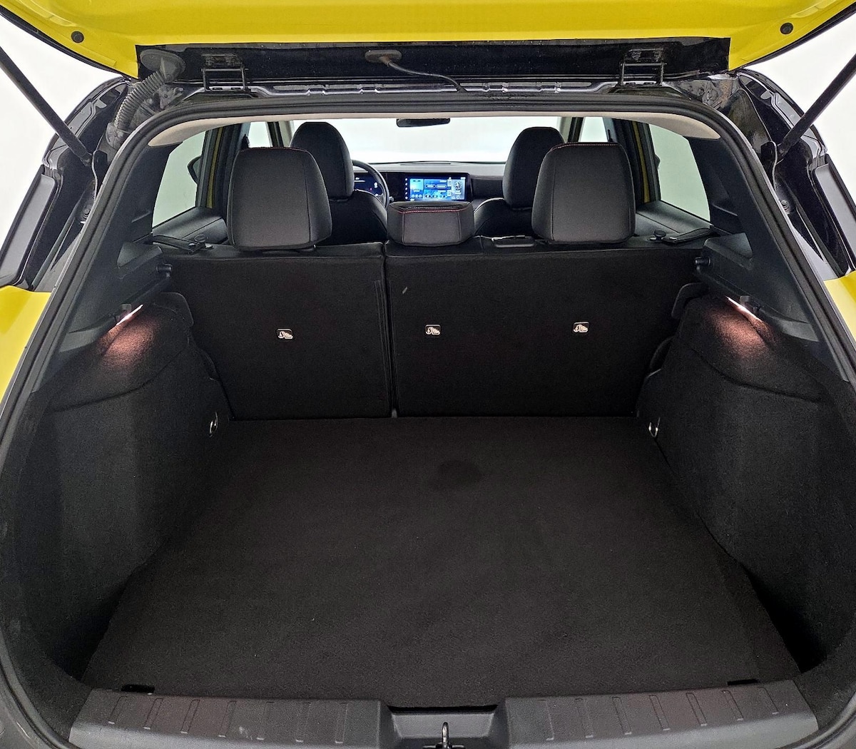 Trunk/Cargo (Seats Up)