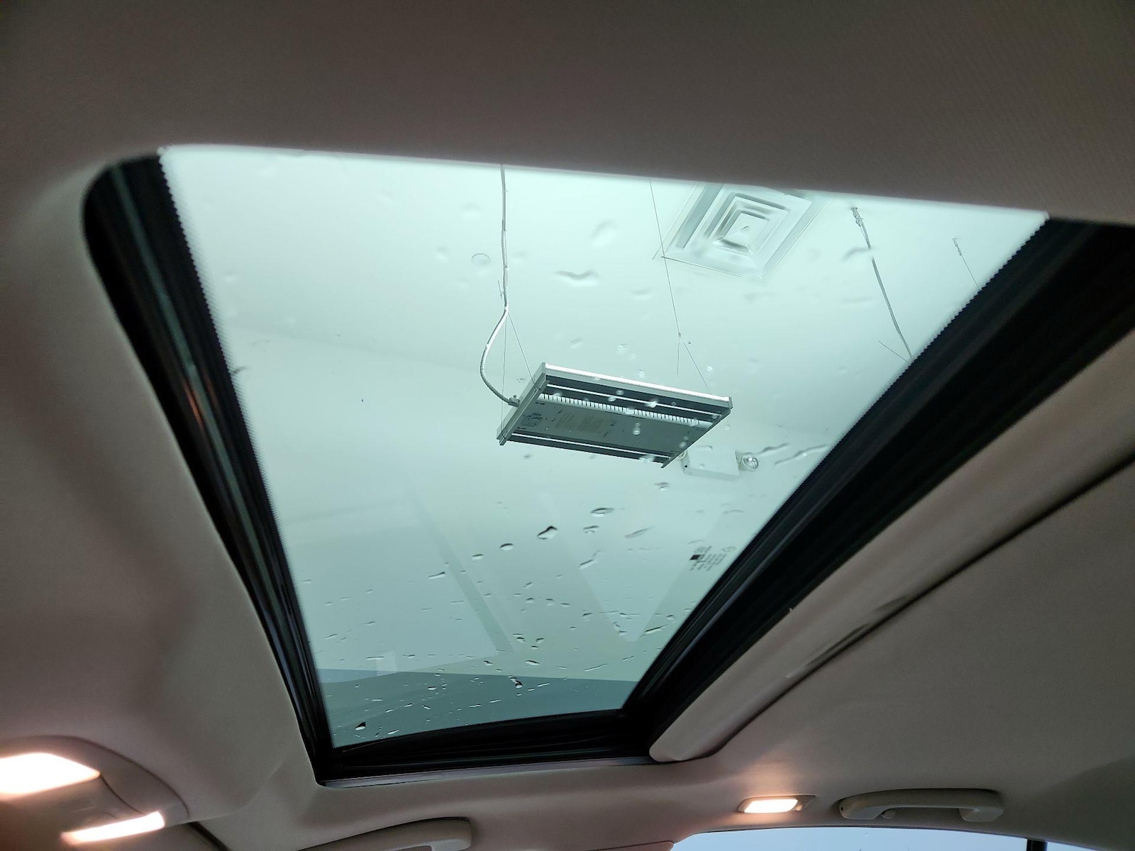 Sunroof(s) & Overhead Airbags
