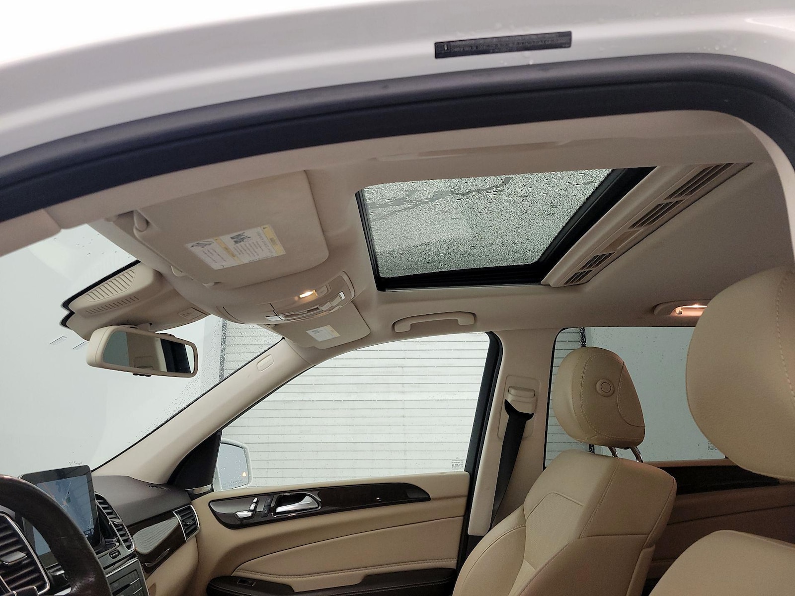 Sunroof(s) & Overhead Airbags