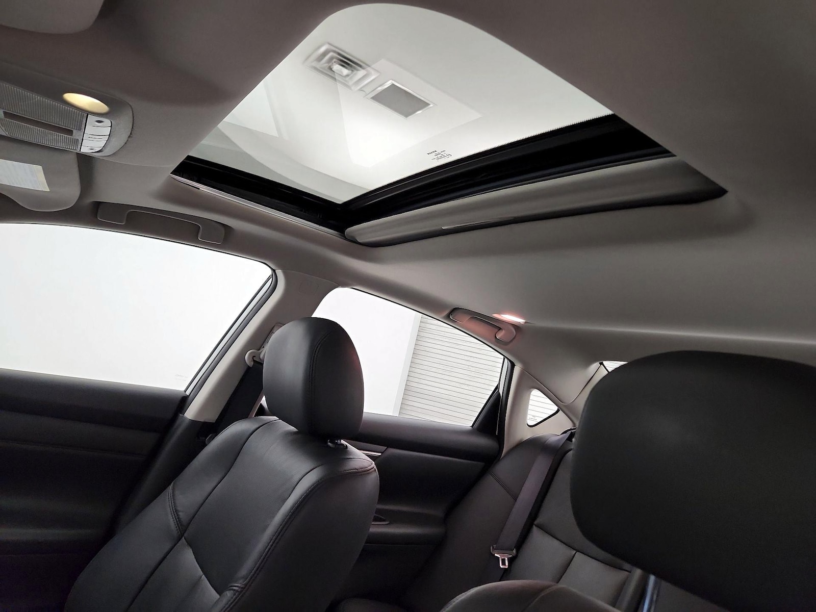 Sunroof(s) & Overhead Airbags