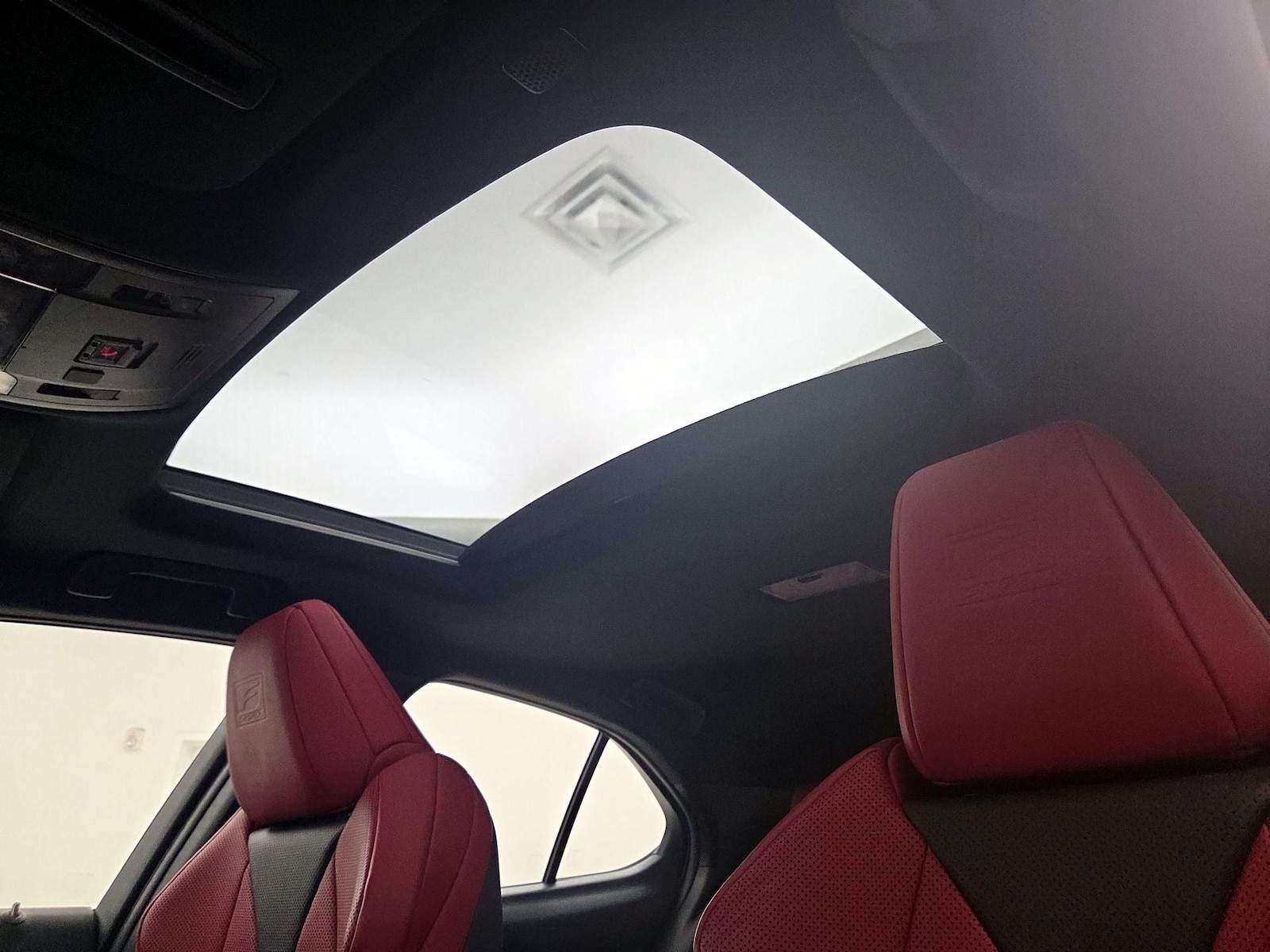 Sunroof(s) & Overhead Airbags