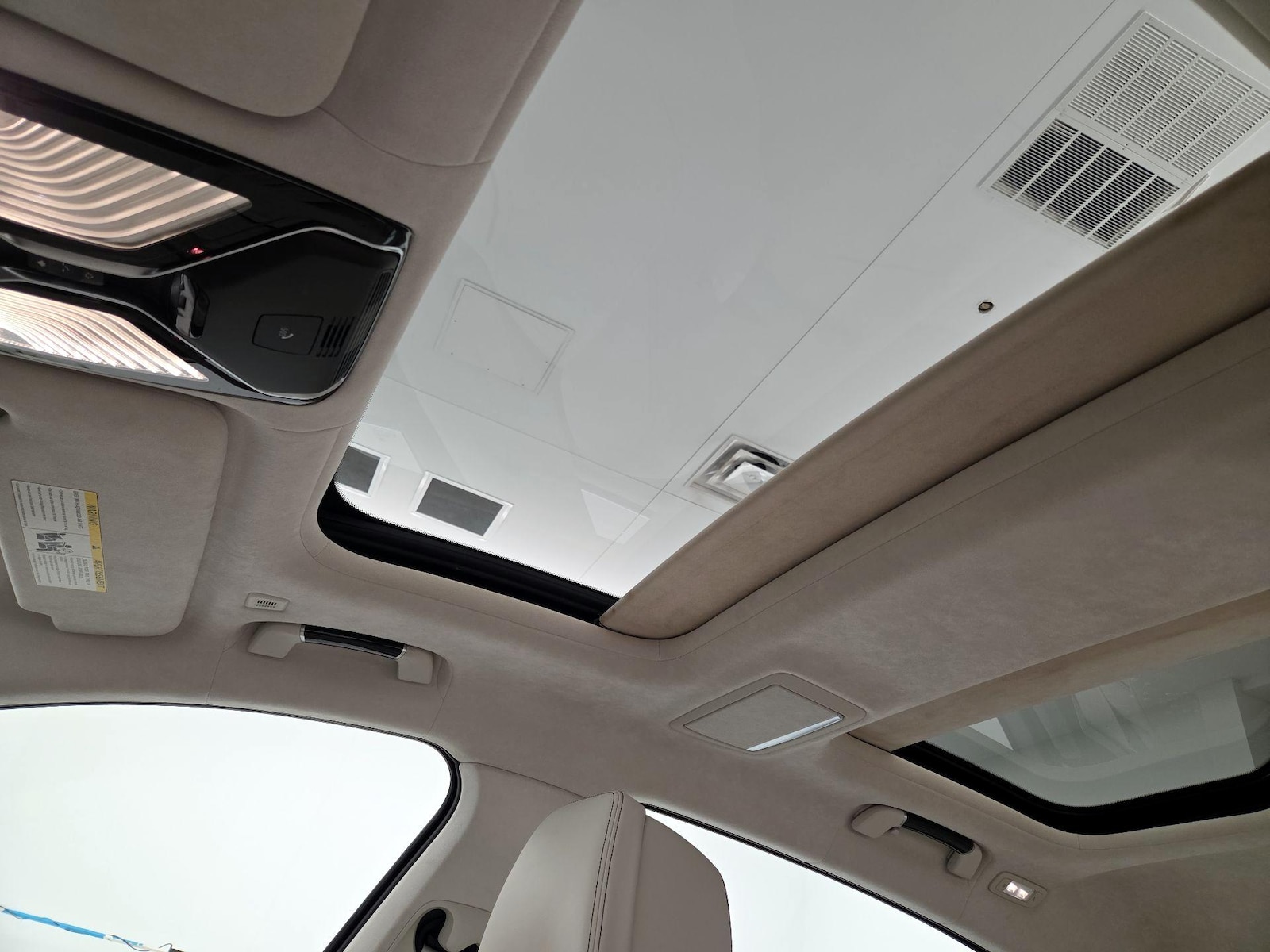 Panoramic Sunroof & Skylight(s)