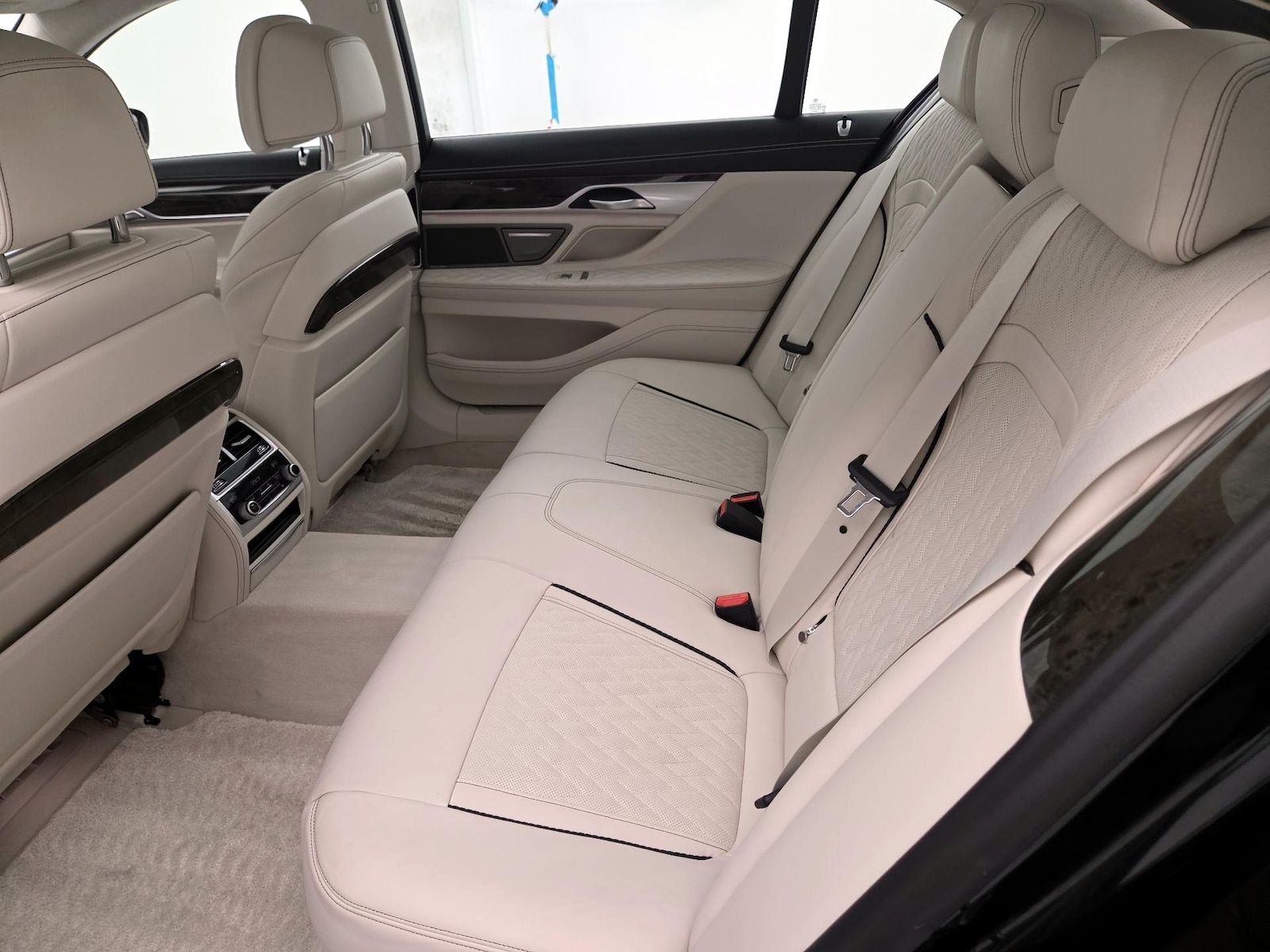 Rear A/C Seat(s)