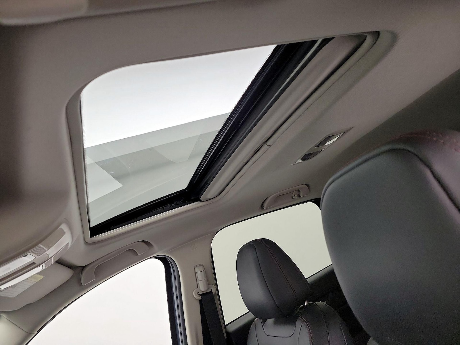 Sunroof(s) & Overhead Airbags