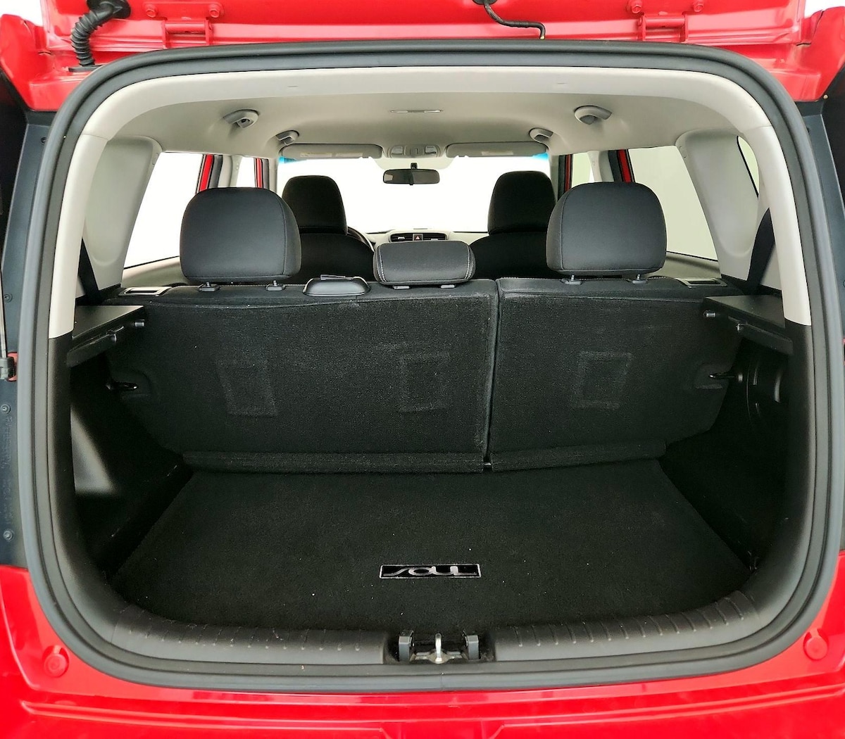 Trunk/Cargo (Seats Up)