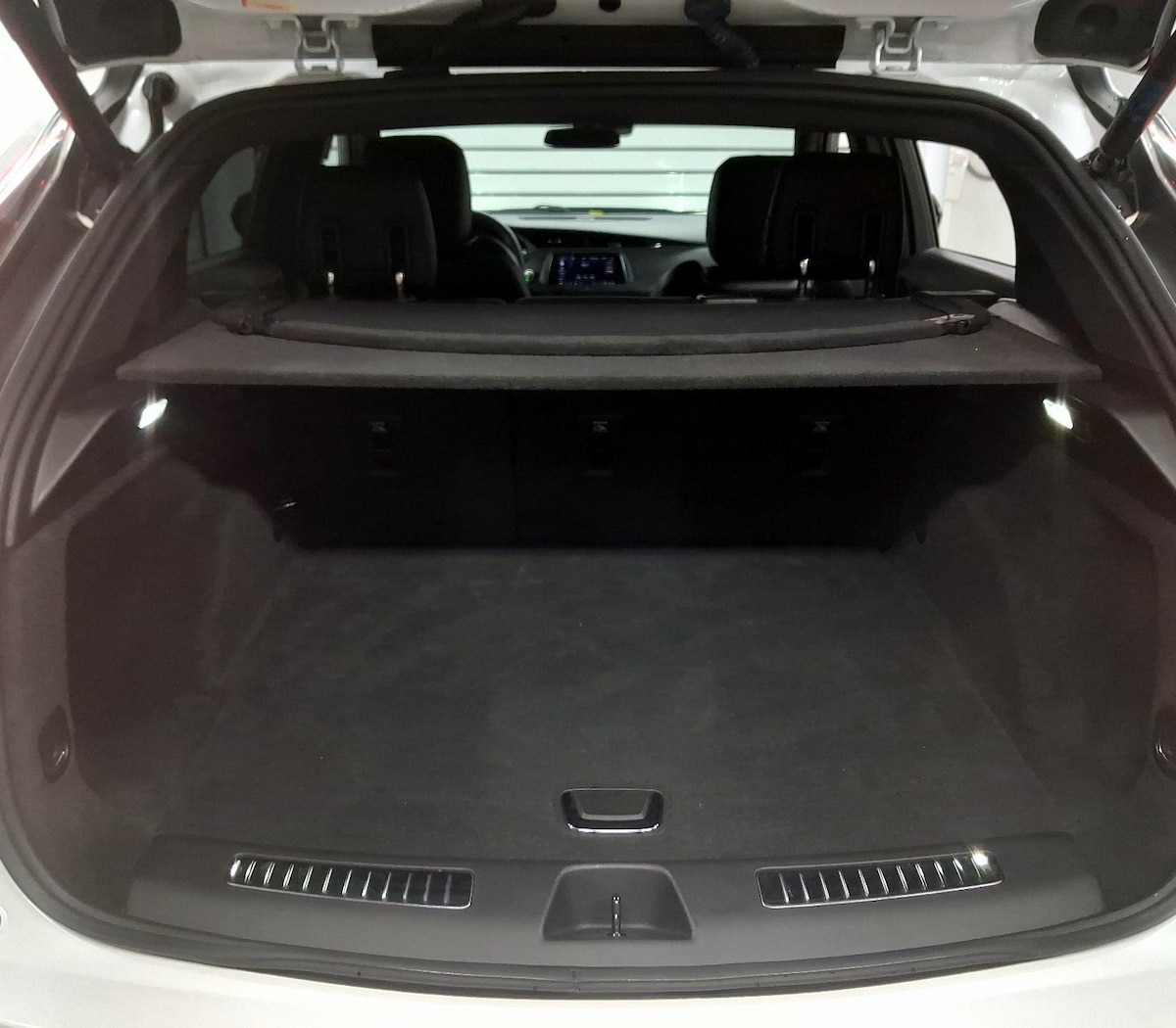 Trunk/Cargo (Seats Up)