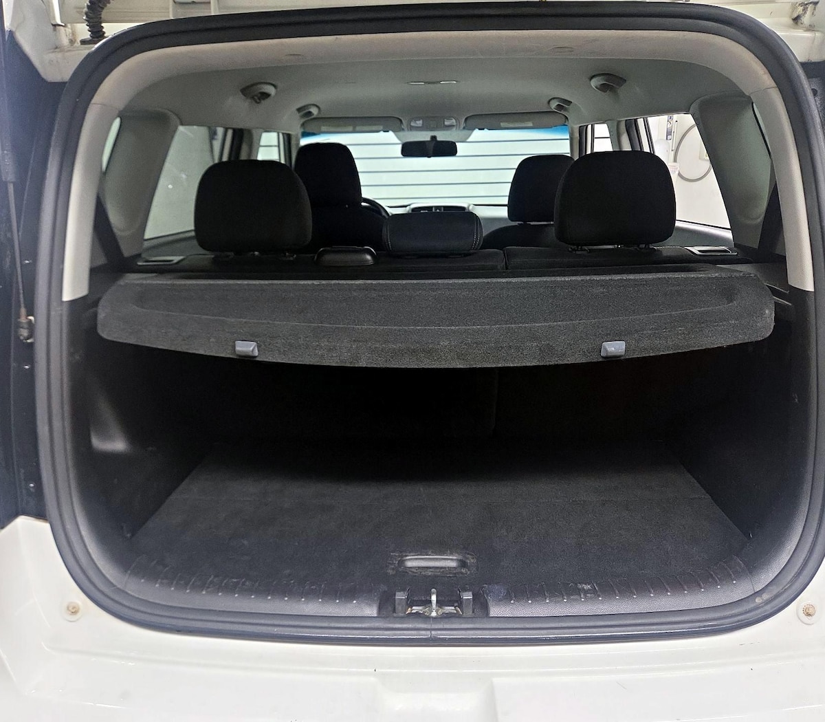 Trunk/Cargo (Seats Up)