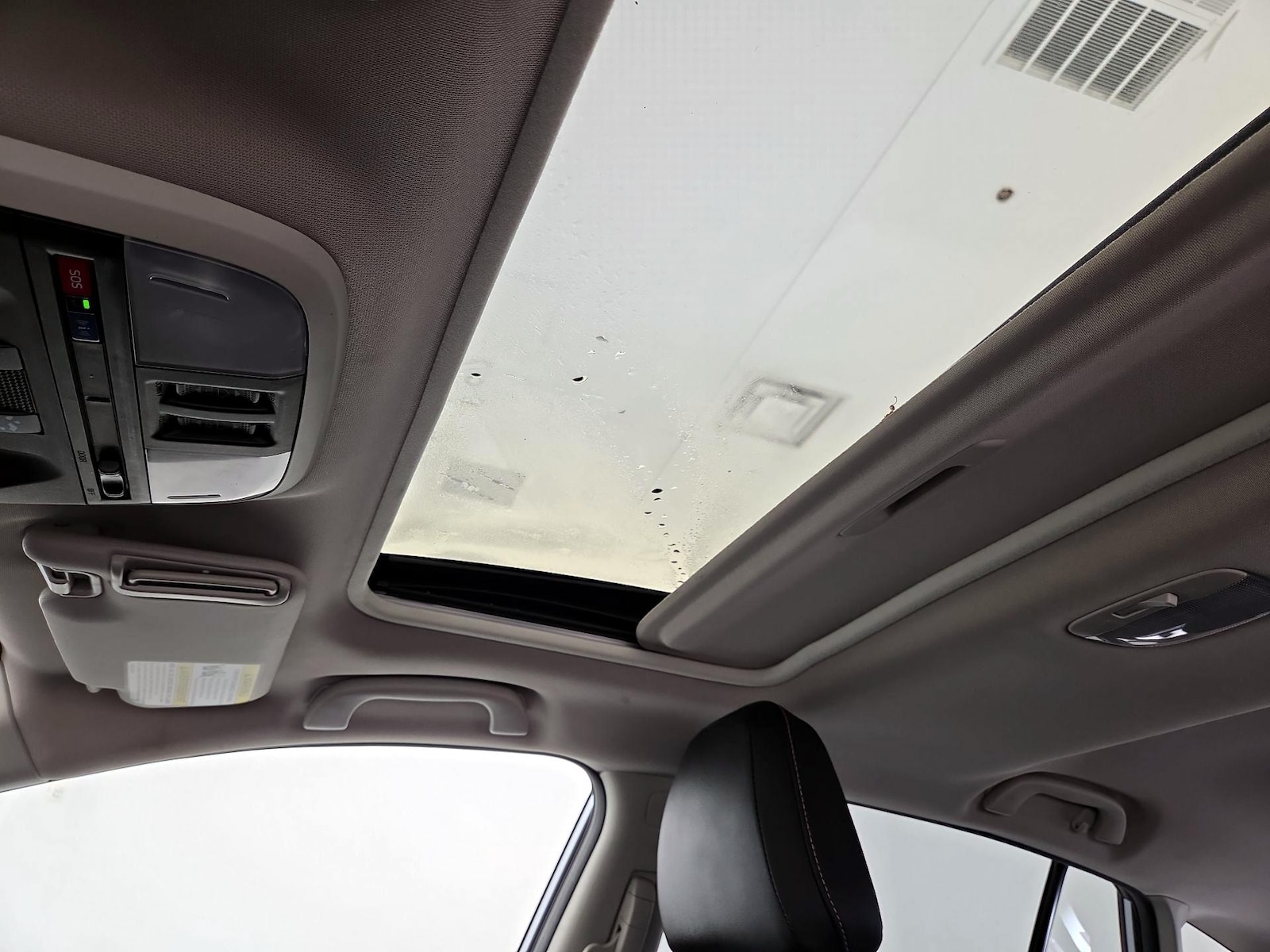 Sunroof(s) & Overhead Airbags