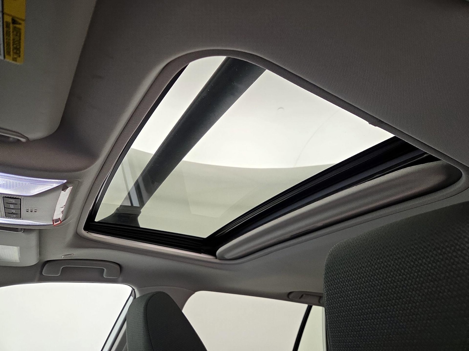 Sunroof(s) & Overhead Airbags