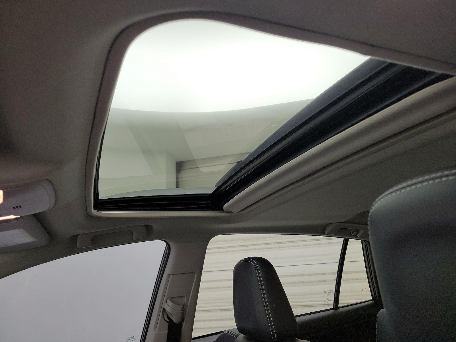 Sunroof(s) & Overhead Airbags