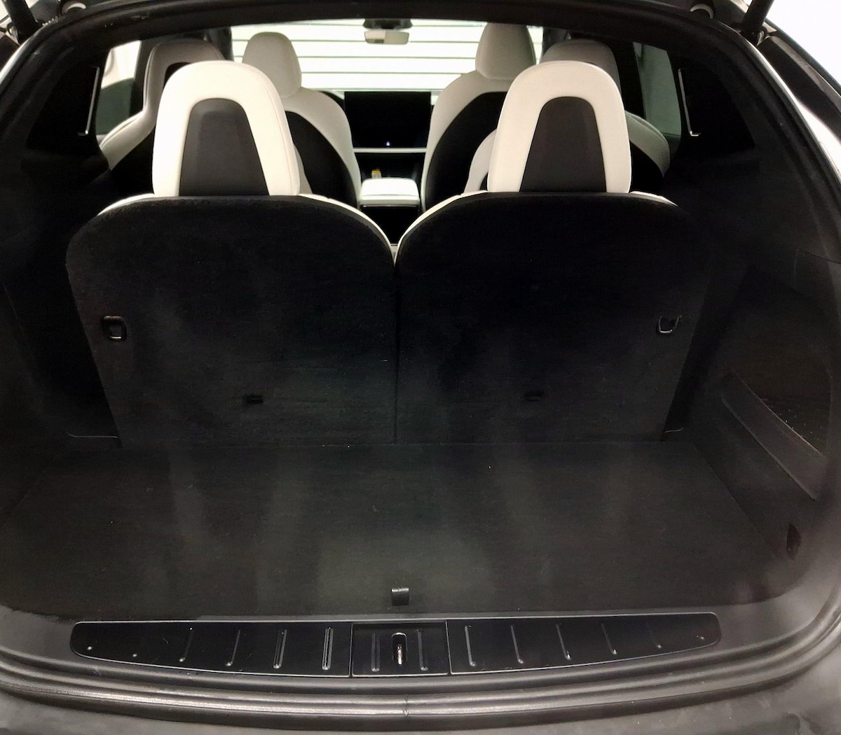 Trunk/Cargo (Seats Up)
