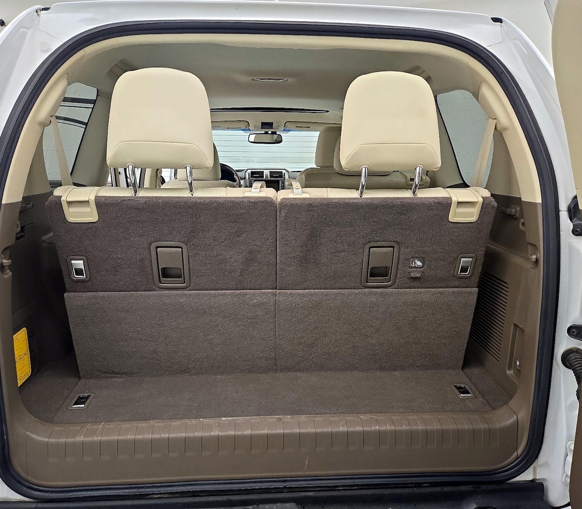 Trunk/Cargo (Seats Up)