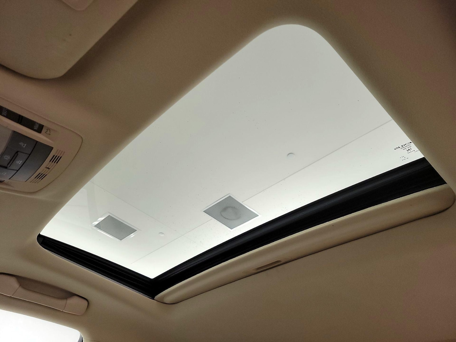 Sunroof(s) & Overhead Airbags