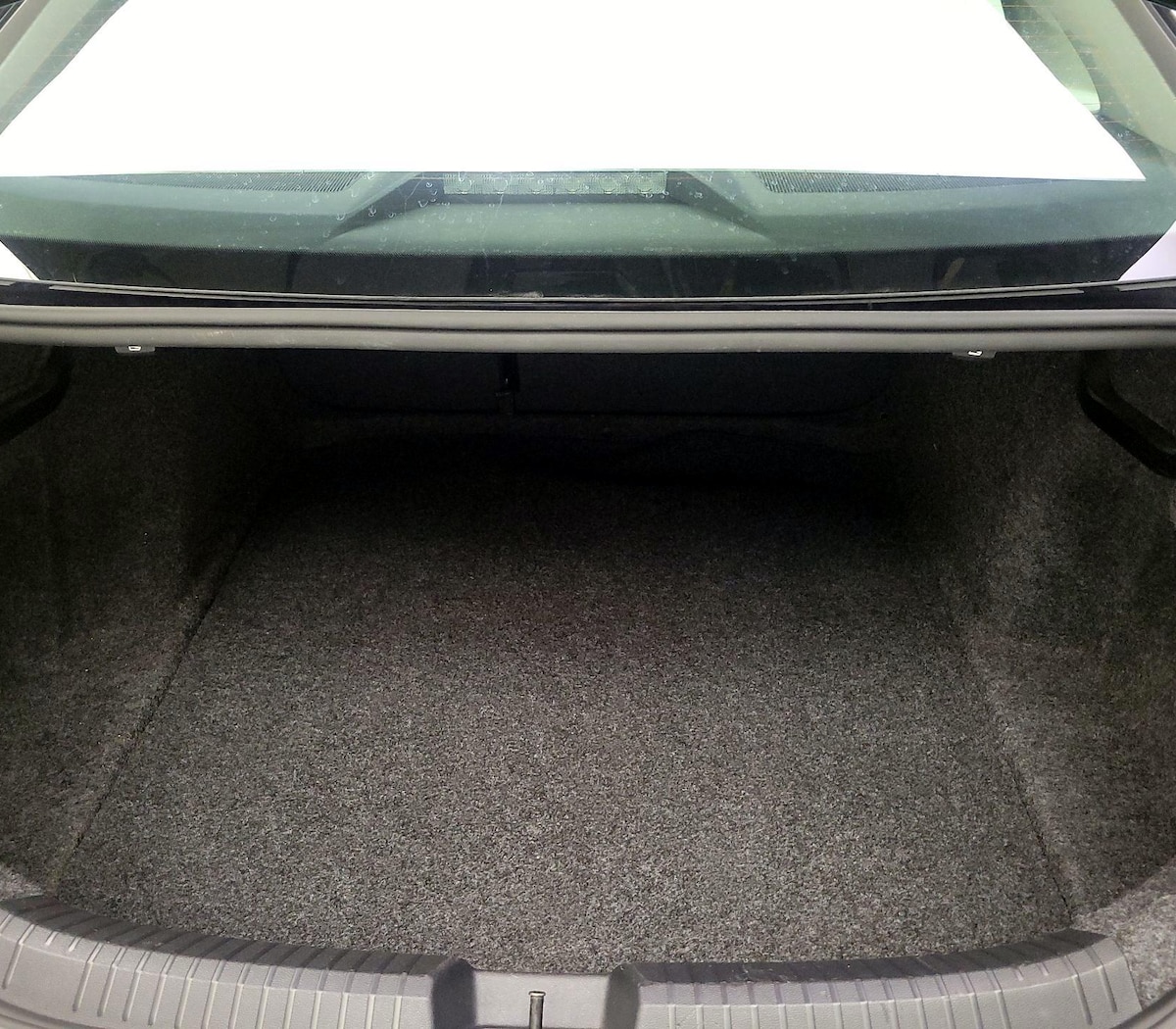 Trunk/Cargo (Seats Up)