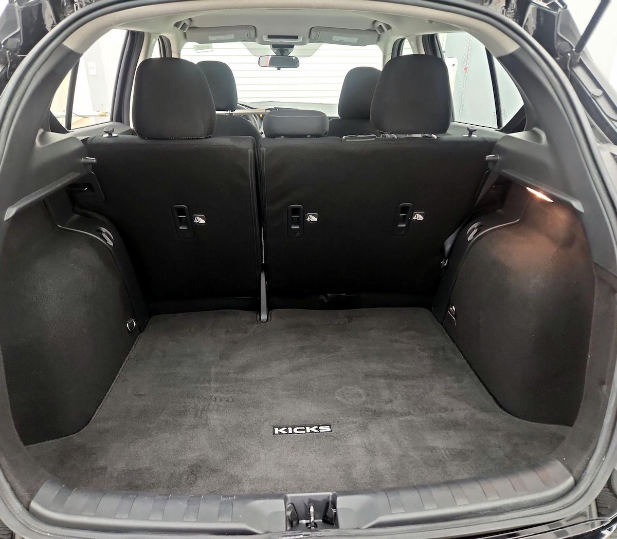 Trunk/Cargo (Seats Up)
