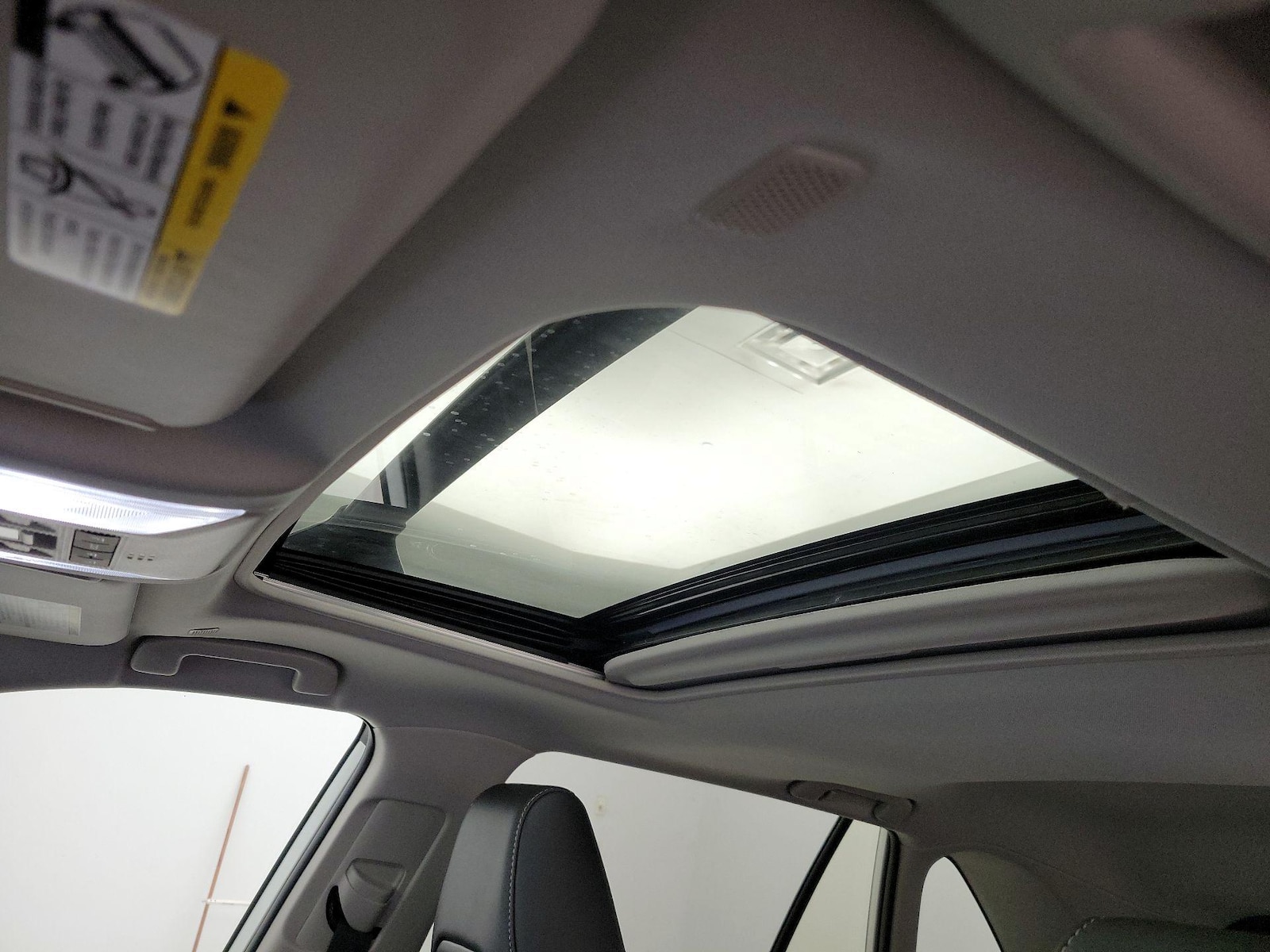 Sunroof(s) & Overhead Airbags