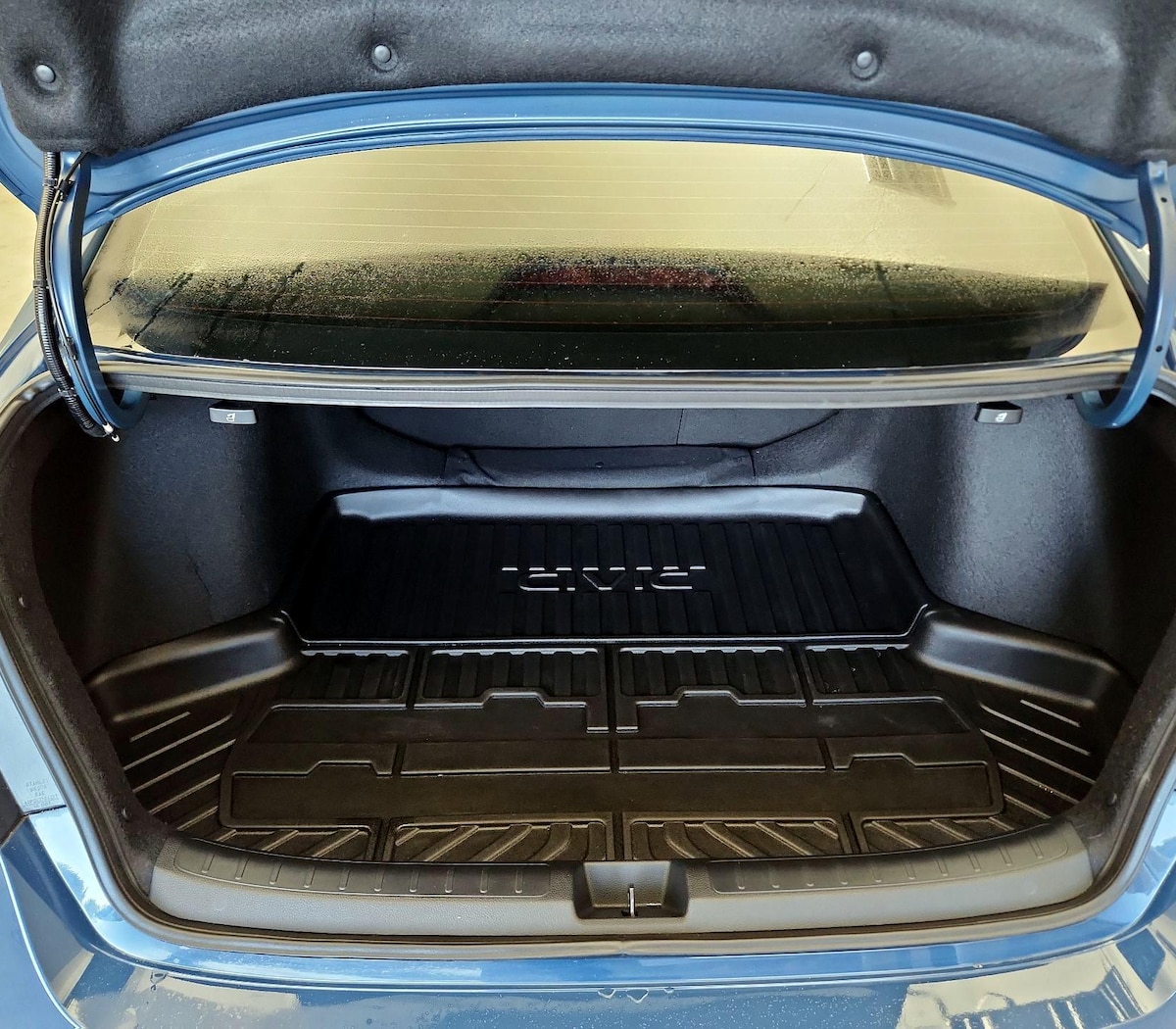 Trunk/Cargo (Seats Up)
