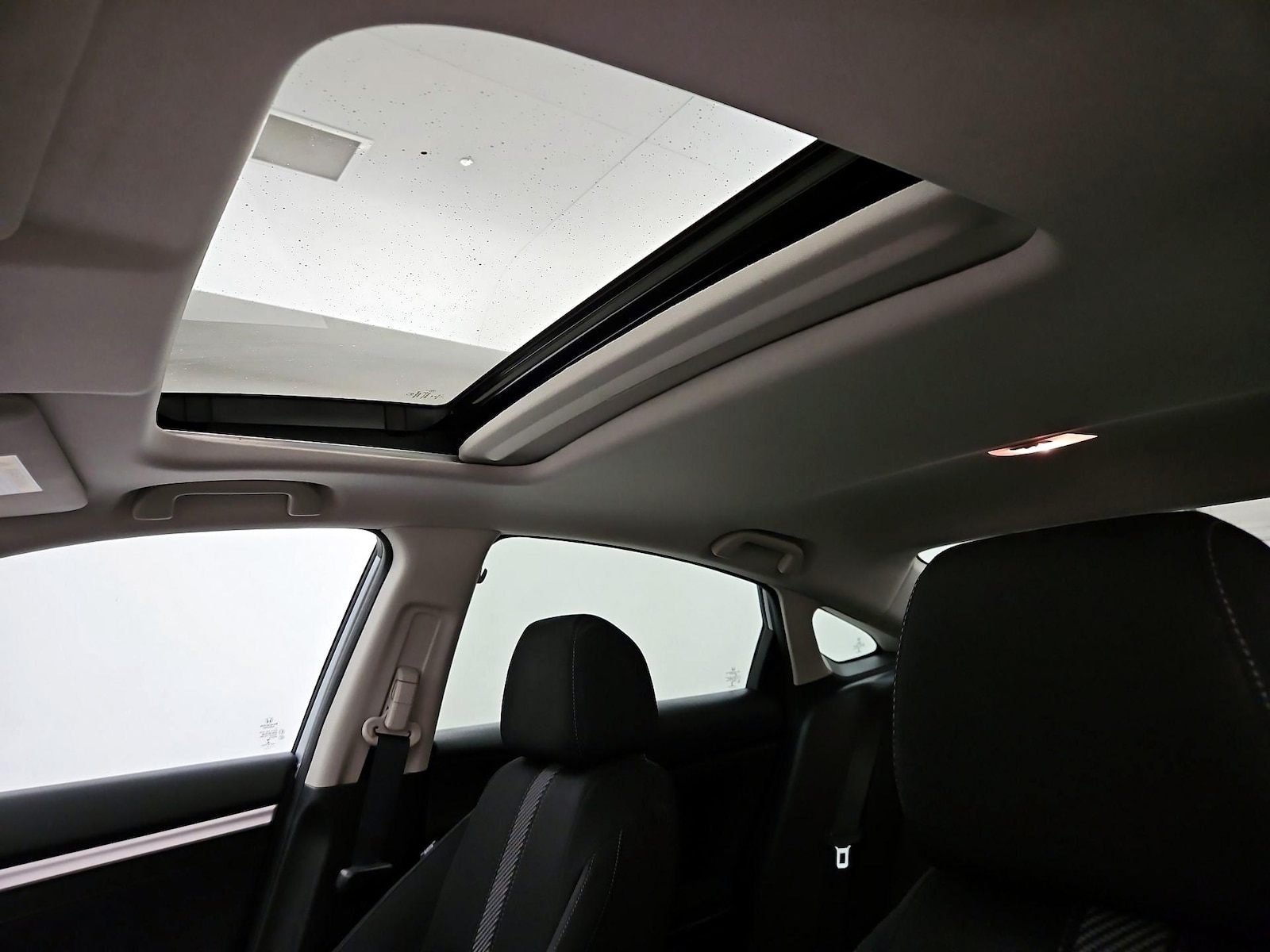Sunroof(s) & Overhead Airbags