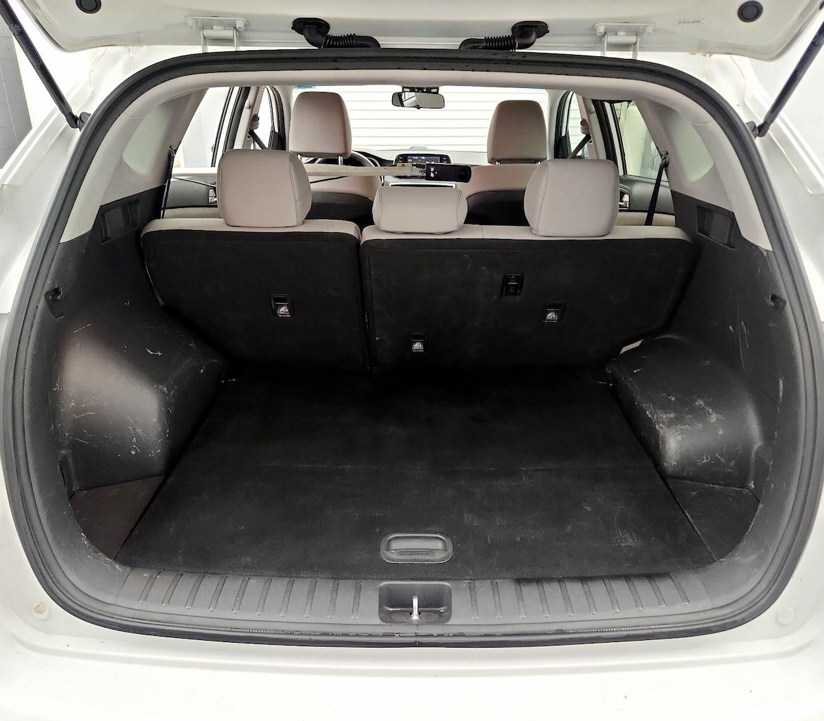 Trunk/Cargo (Seats Up)