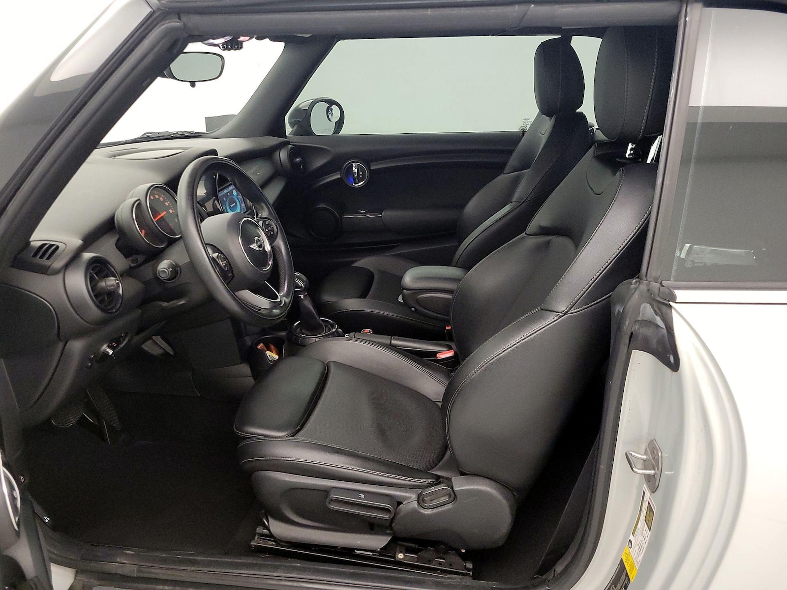 Side Airbags & Leatherette Seats