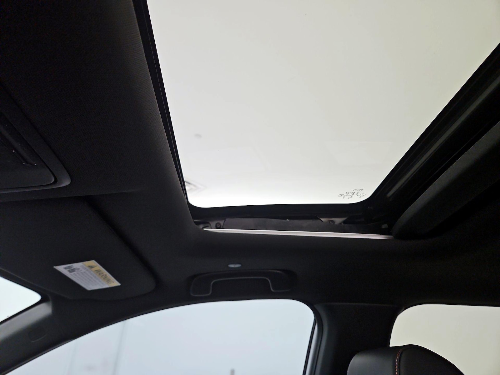 Sunroof(s) & Overhead Airbags