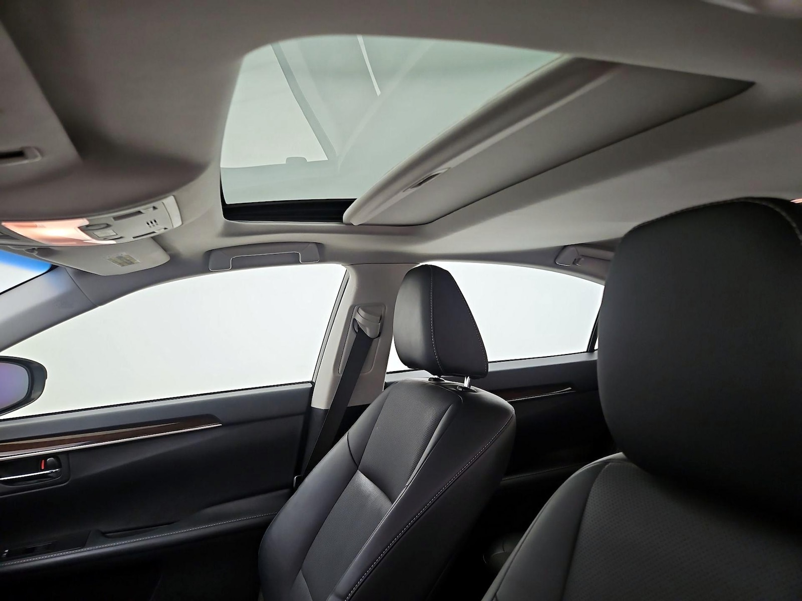 Sunroof(s) & Overhead Airbags