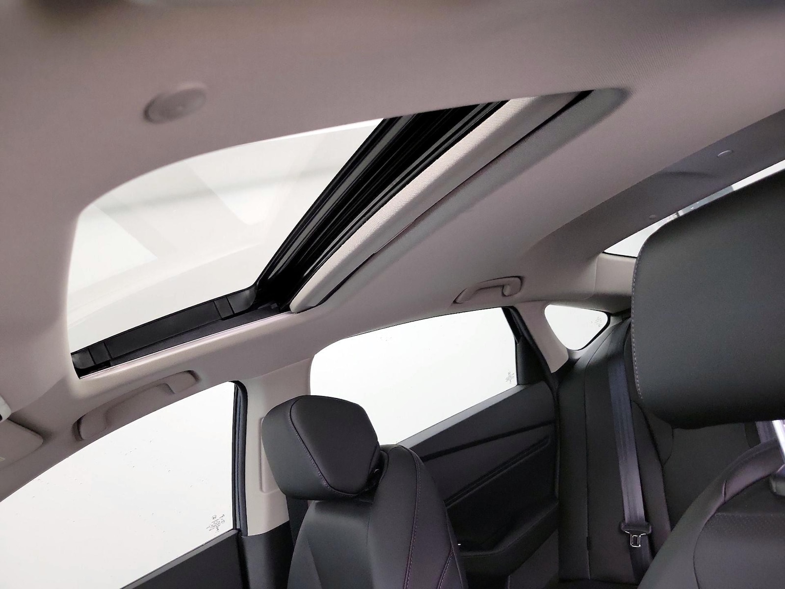 Sunroof(s) & Overhead Airbags