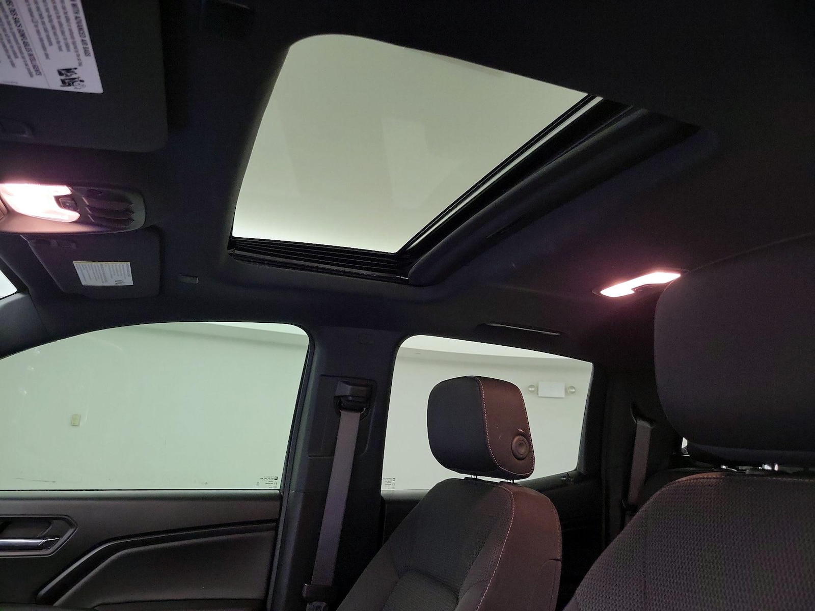 Sunroof(s) & Overhead Airbags