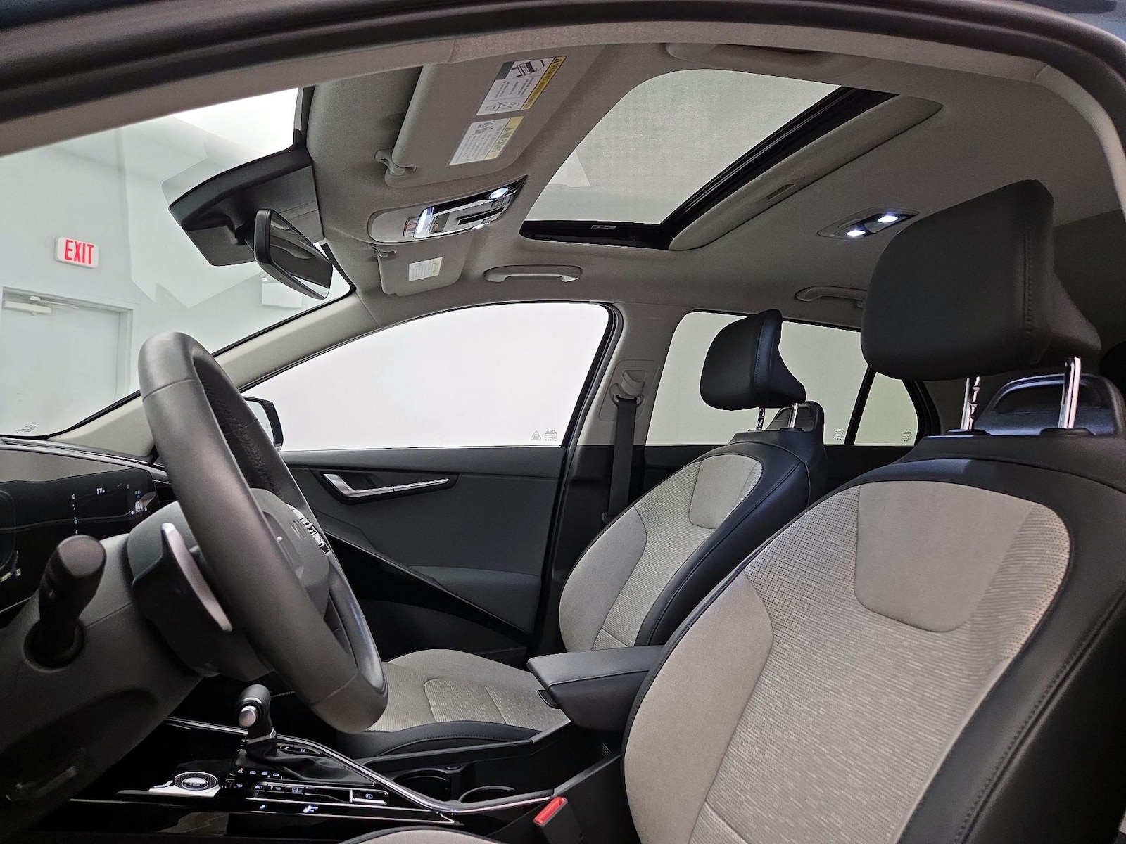Sunroof(s) & Overhead Airbags