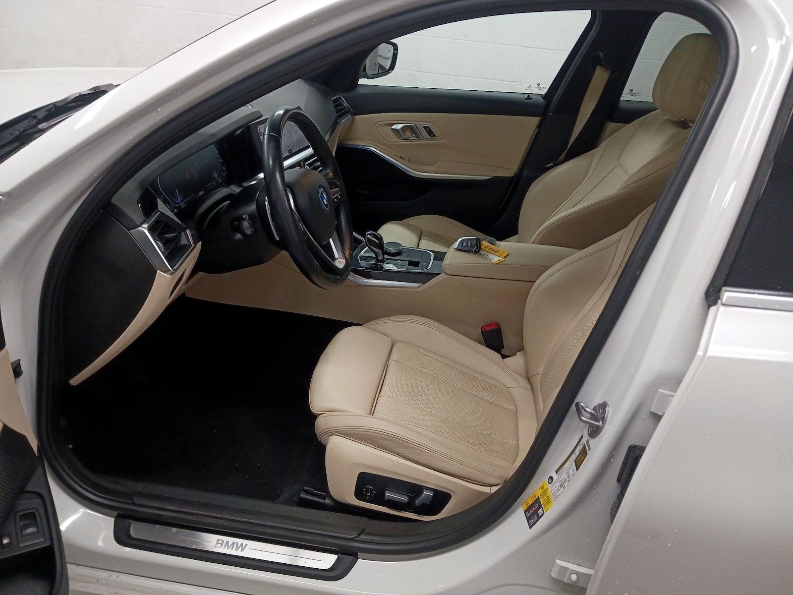Power Seat(s) & Side Airbags