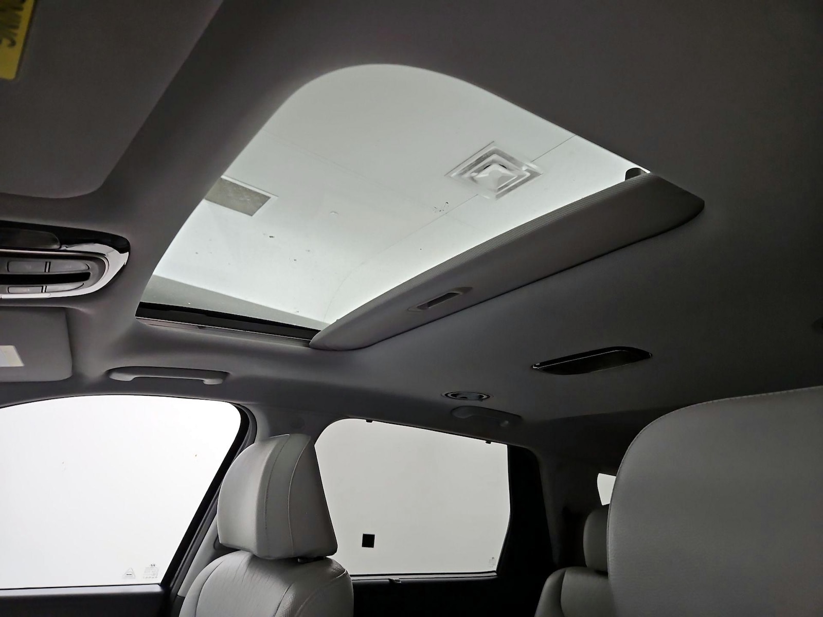 Sunroof(s) & Overhead Airbags